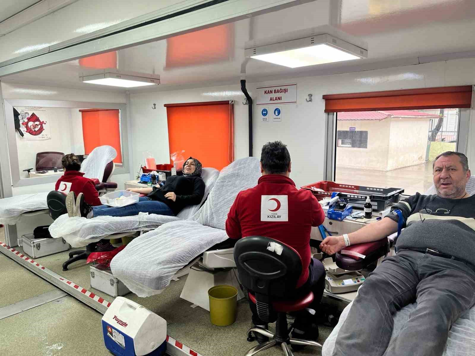 Nazillide Ogrenci Velilerinden Kan Bagisi Yarisi 993818236764D733C2972Fc6A38Ff996