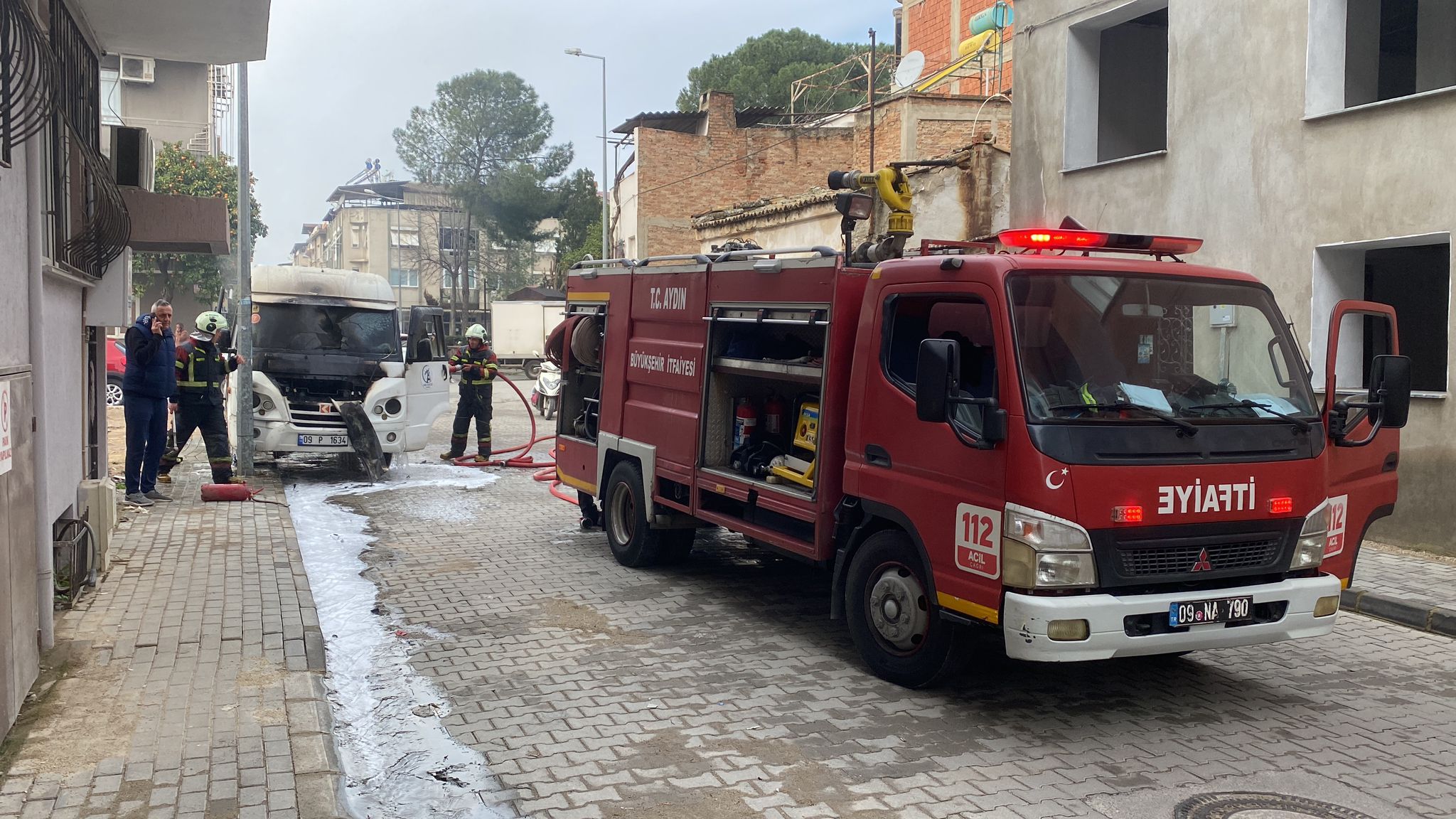 Nazillide Panik Servis Araci Alevlere Teslim Oldu 637361 744B81Dfbcd2B6D9F6B5Bd4Ead389174