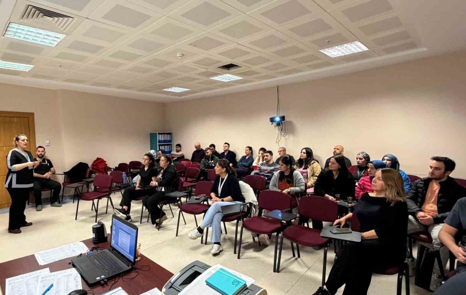 Nazillide Saglik Calisanlarina Egitim 35F9Ec6E075B13E5D58Ea72E46Fe7C1D