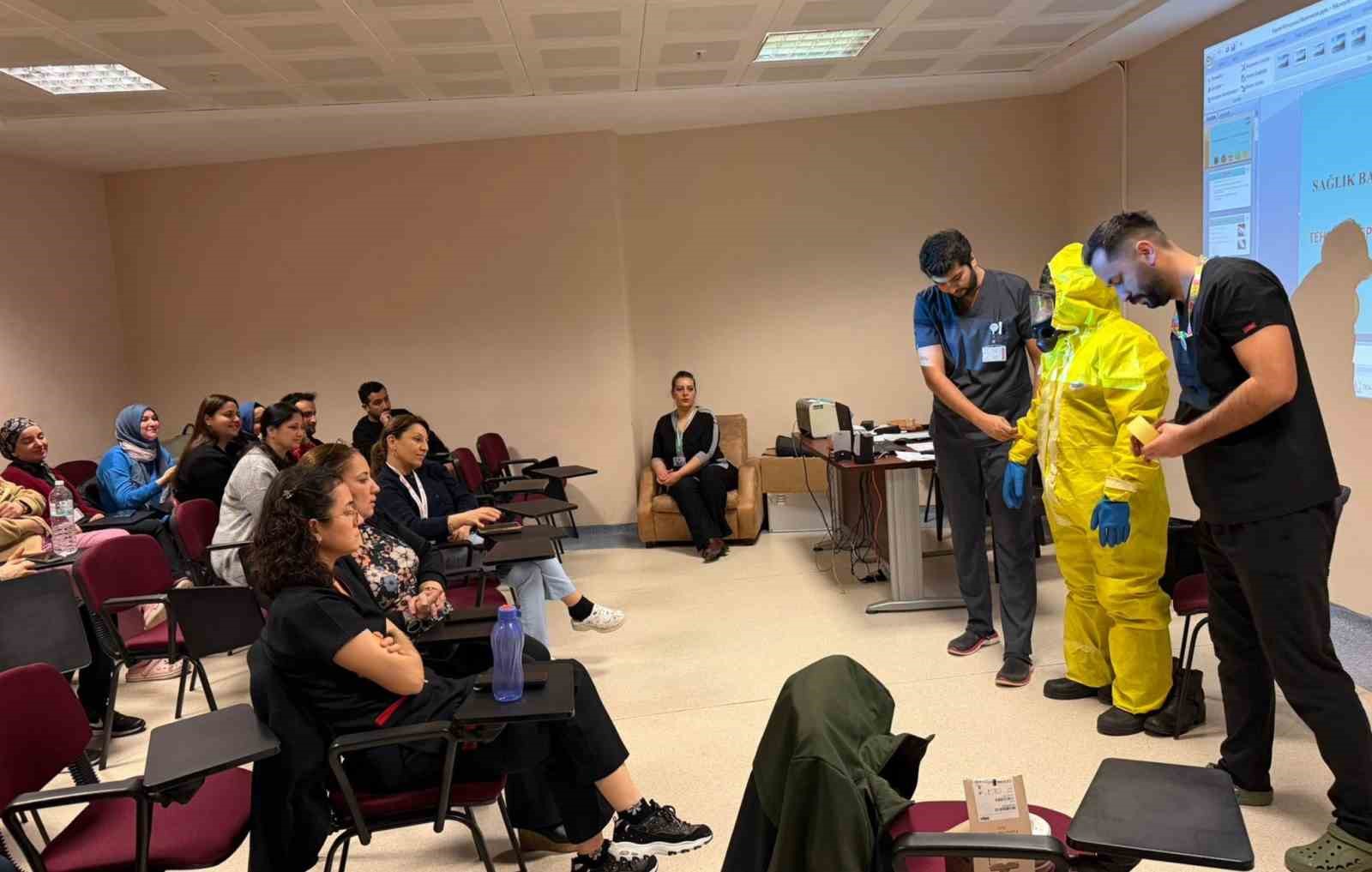 Nazillide Saglik Calisanlarina Egitim 830938Da264Aa713F339C1Dcb2C2E15D