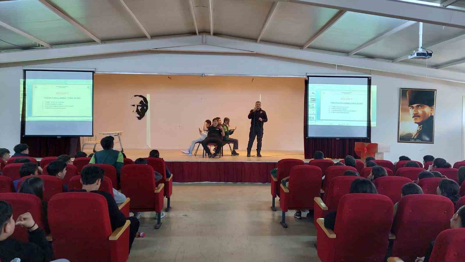 Ogrenciler Polislik Meslegini Yakindan Tanidi 28Bb686Db6E43E0E81Debd598145B1F2