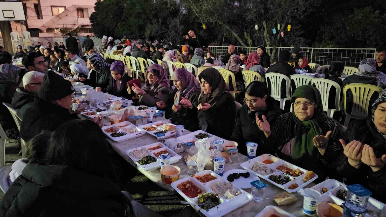 Ogrenciler Velileri Ile Iftarda Bulustu 468A8A3549F2920B8297Eb552726461A