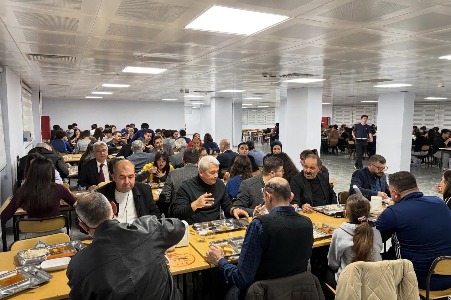 Ogrencilerle Iftar Sofrasinda Bulustu 641806 4Ffa6811Ab667B88081D6Ced3Ac9E929