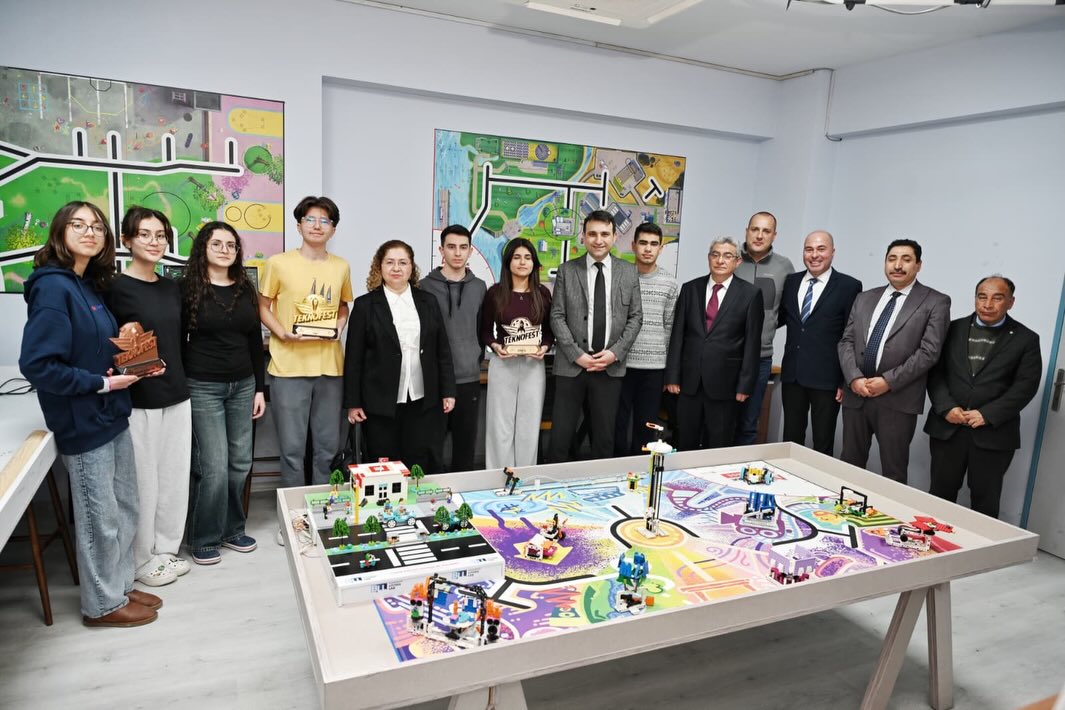 Ogrencilerle Iftar Sofrasinda Bulustu 641806 E9C6D471Ee730854C4Ac9E2C2Ecc3D4A