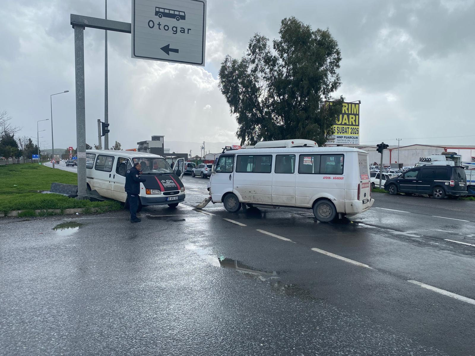 Otogar Kavsaginda Minibus Ile Transit Carpisti 1 Yarali 638348 0B3074Bb238E55Eaf86Fcc38451E6202