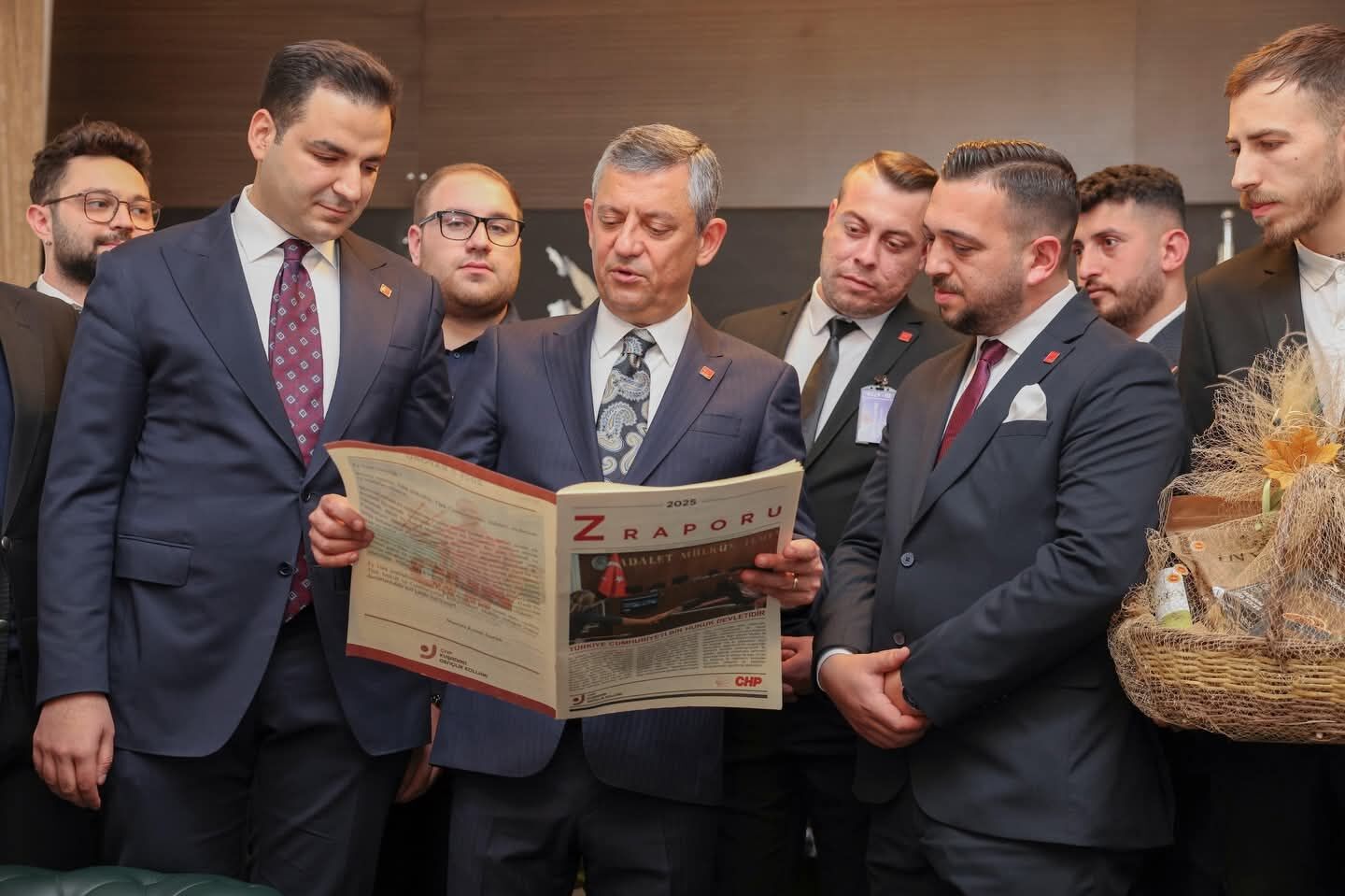 Ozgur Ozel Aydinli Genclerle Bulustu 641972 1E51E9B0A7De093E5Cb382244D01E328