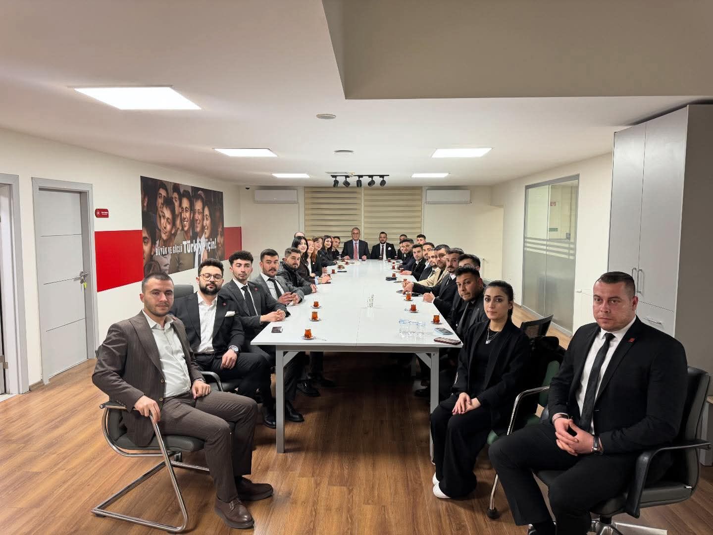 Ozgur Ozel Aydinli Genclerle Bulustu 641972 43Dd9B47Cff94519635Eff931Cd7F2Df