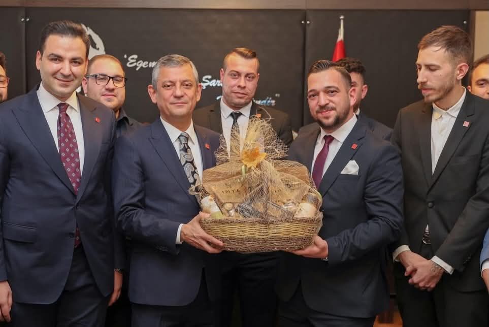 Ozgur Ozel Aydinli Genclerle Bulustu 641972 De0Bb5743E833D7A1648D1Ac81Ca1A94