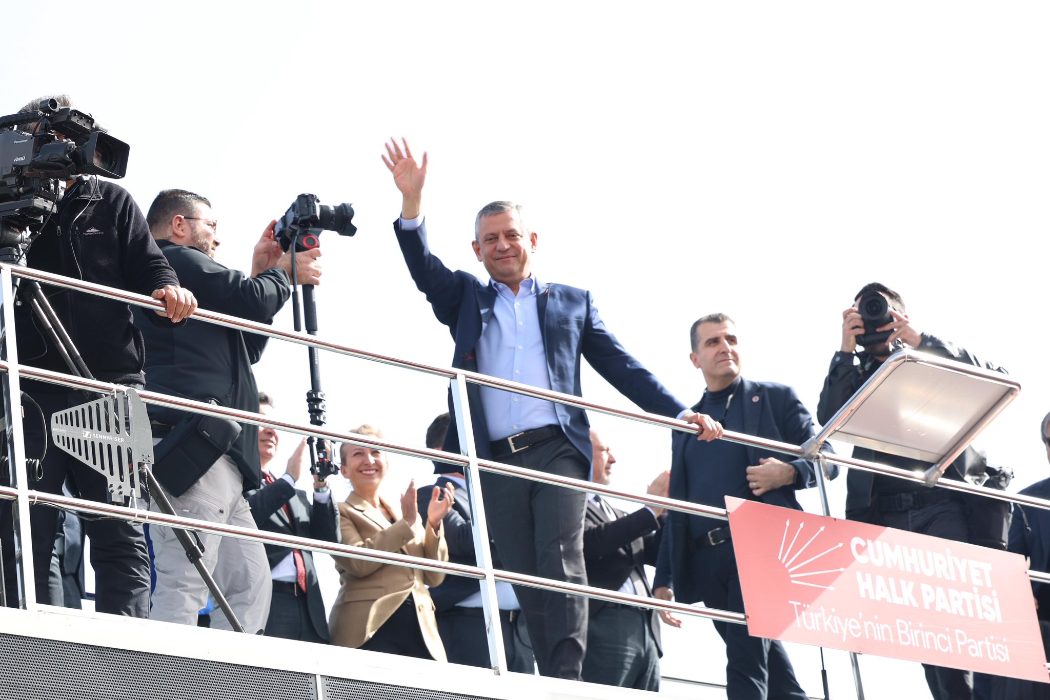 Ozgur Ozelin Yalniz Birakmadilar 639138 26181E0Edc2Da0Bd4Aba71De7012Cc6C