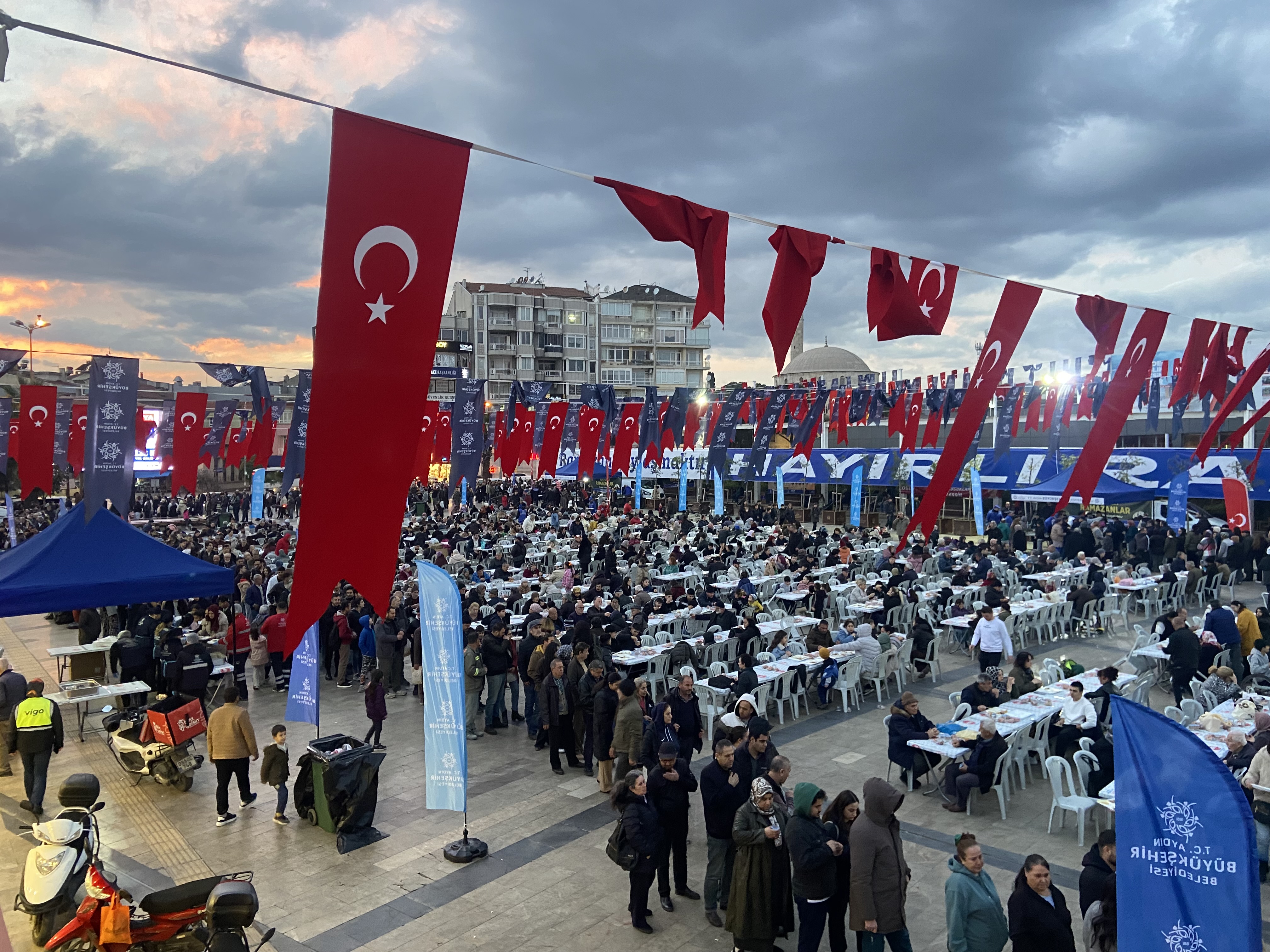 Ramazanda Dayanisma Sofrasi Aydinda Iftar Cadirlari Basladi 640935 A1E0999539F3706A8781020Cd86403F8