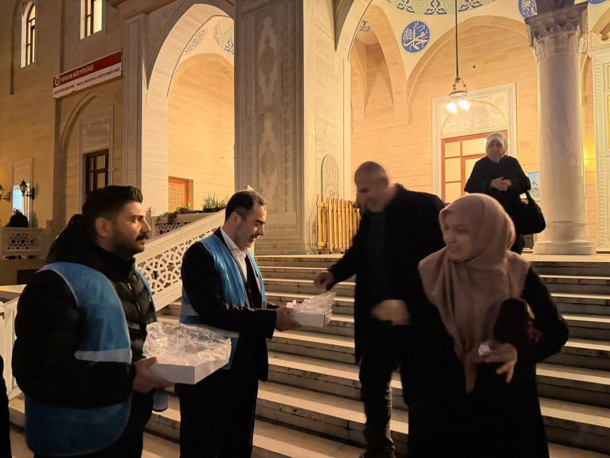 Ramazanin Ilk Gecesinde Gonul Bulusmasi 640259 39A1F25C213351Eb5773F88Cd18B4731