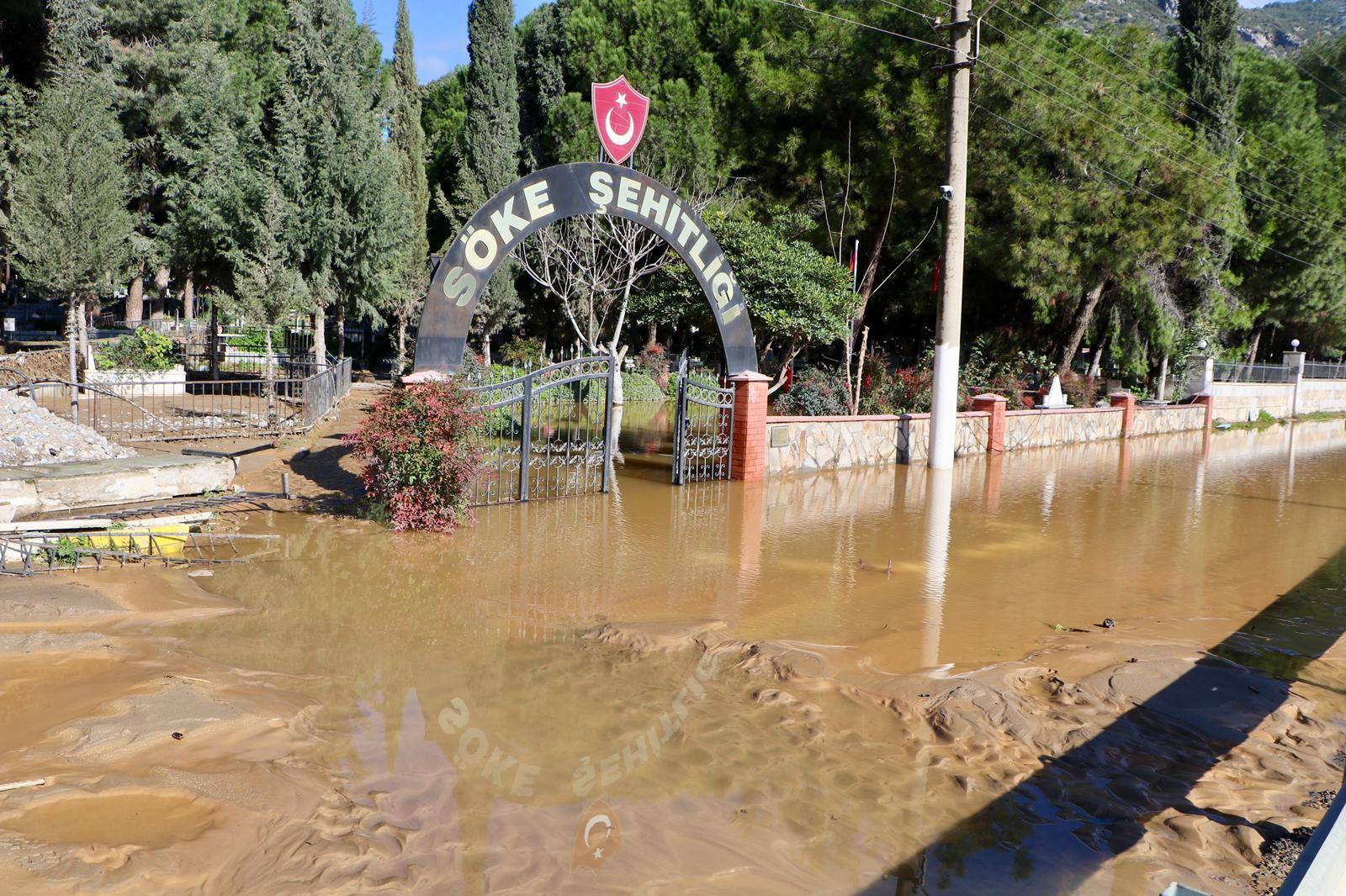 Sehitlik Sular Altinda Kaldi 638907 889Ac04Cd8Eb2E1808Aa17525B5E7Be9