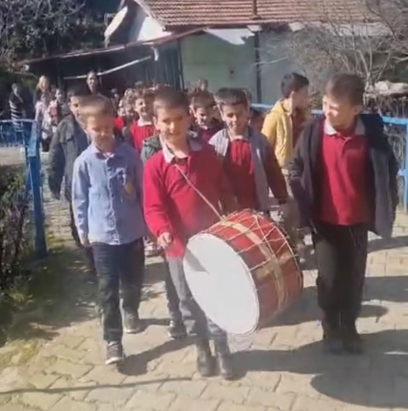 Sokaklar Onlarin Sesiyle Yankilandi Nazillili Ogrenciler Davul Esliginde Maniler Soyledi 642074 644F78A0D284848C126A8872E6C34149