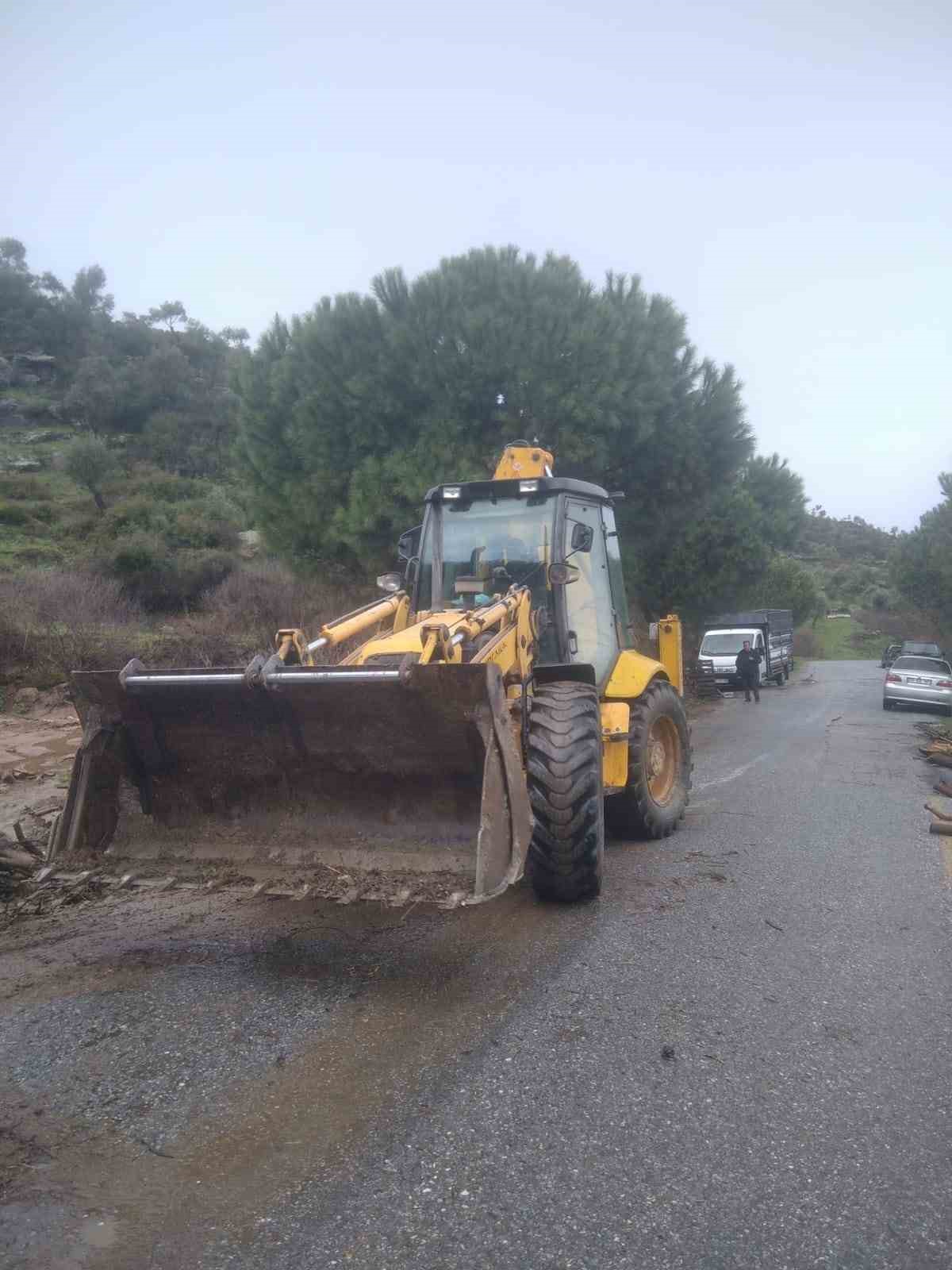 Sokede Belediye Ekipleri Seferber Oldu 7Cc4979E02Cb6A4Adcd15B141D6Ed4E0