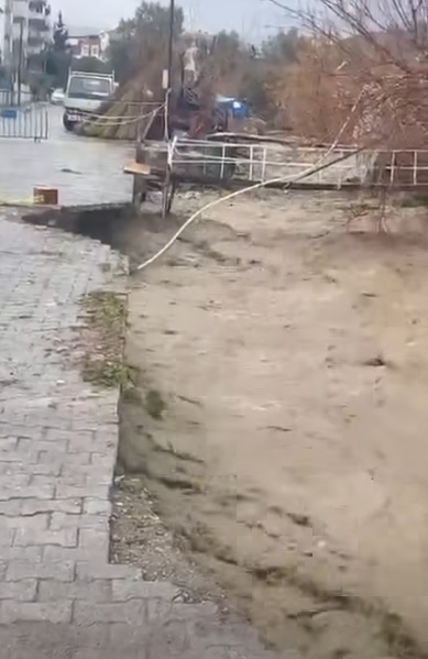 Sokede Sel Kabusu 638699 9E2D7Dac9C3Fefd13Abb7Bf18552Ea7B