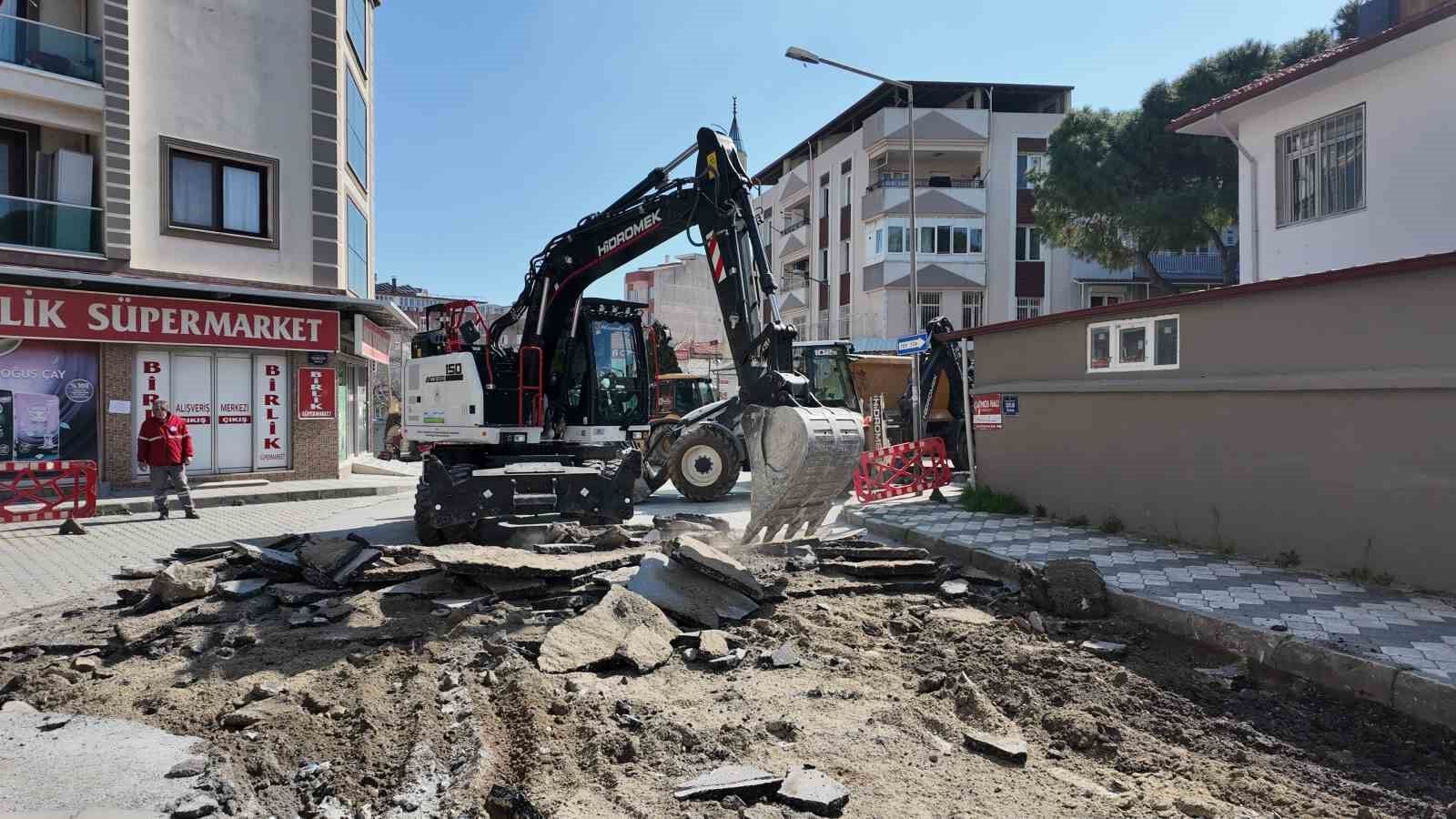 Sokede Yol Yenileme Hamlesi Basladi B0B74C50145D1A8E2A3E95C725Fca620