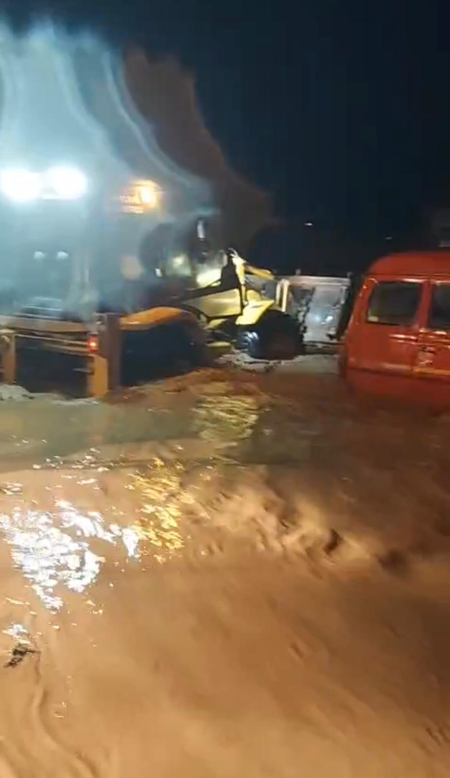 Suda Mahsur Kalan Aileyi Incirliova Belediyesi Ekipleri Kurtardi 635165 8Bfe5Dafec12432A9958528Aa6F93Cf4