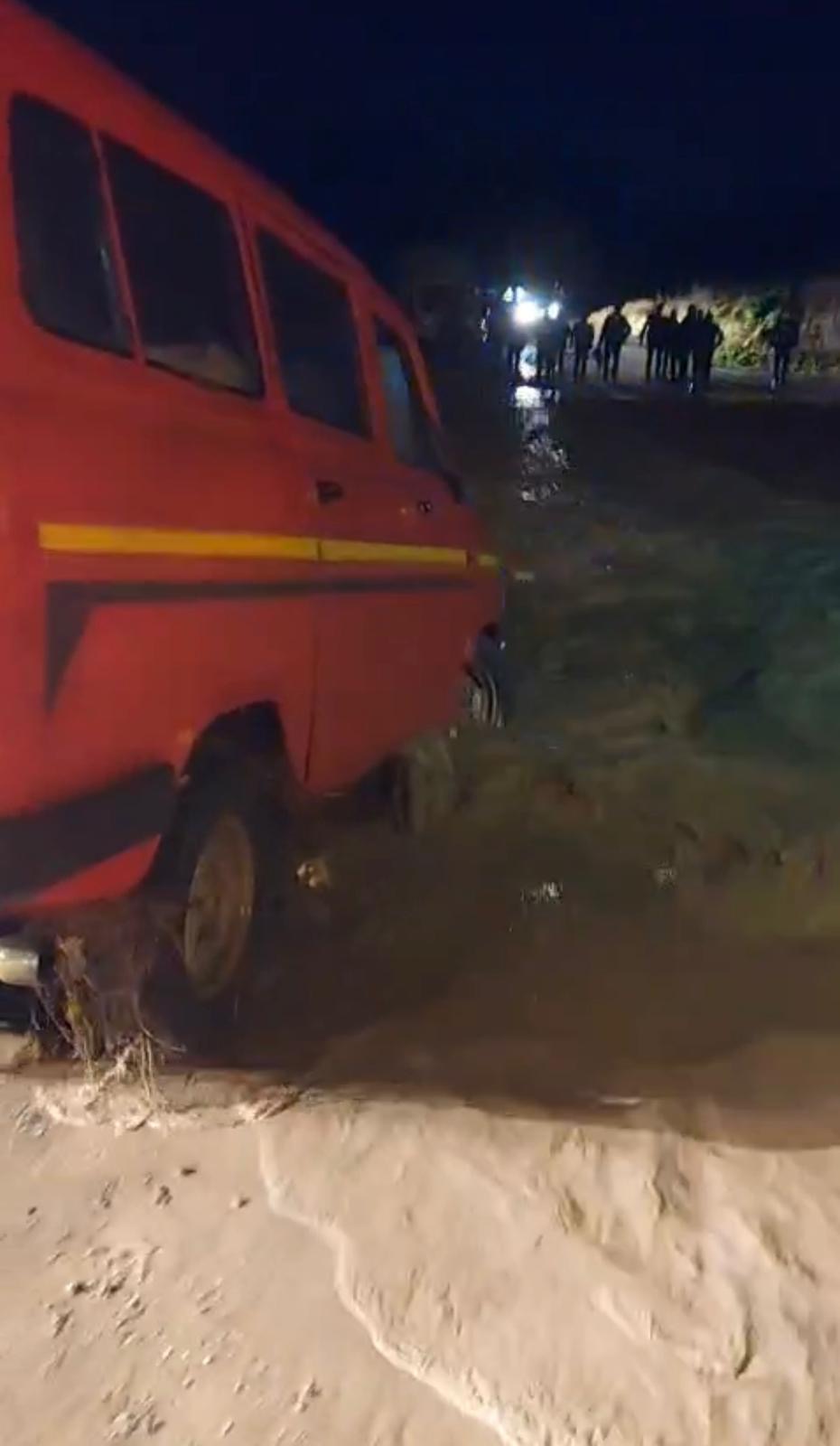 Suda Mahsur Kalan Aileyi Incirliova Belediyesi Ekipleri Kurtardi 635165 Bccf3B5F48130C94B8E04Da8C980B3C7