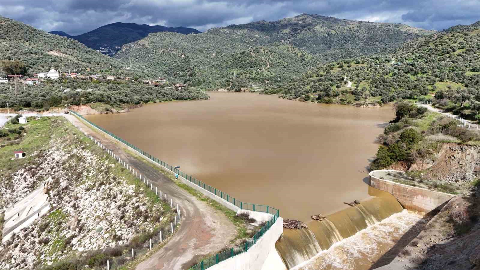 Sultanhisarda Goletler Saganakla Doldu Tasti 0400D0342709F18B9Fd4F117Cd1Ed39A