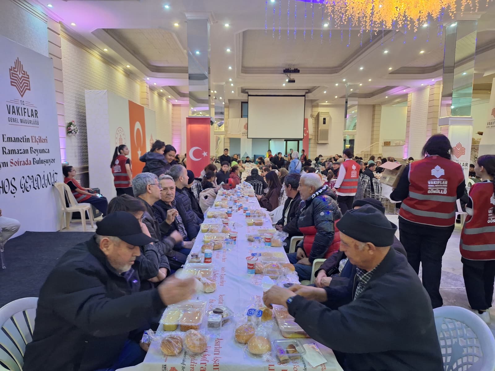 Vakiflar Aydinlilari Iftar Sofrasinda Bulusturdu 640809 3546Eeb44864541878Eb1D5F7Ef3479A