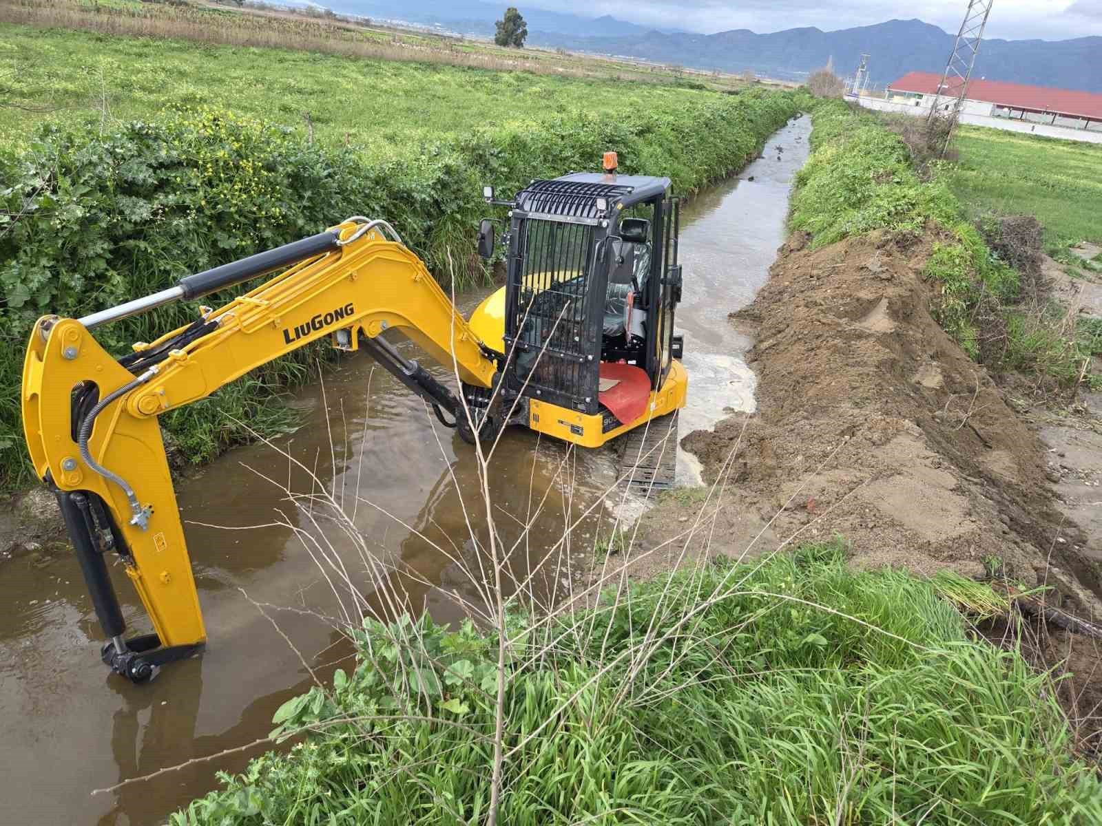 Yenipazarda Yagis Sonrasi Yol Bakim Ve Parke Calismalari Suruyor 7Bf1F71F52073Fb178F0991D0E8Dd320