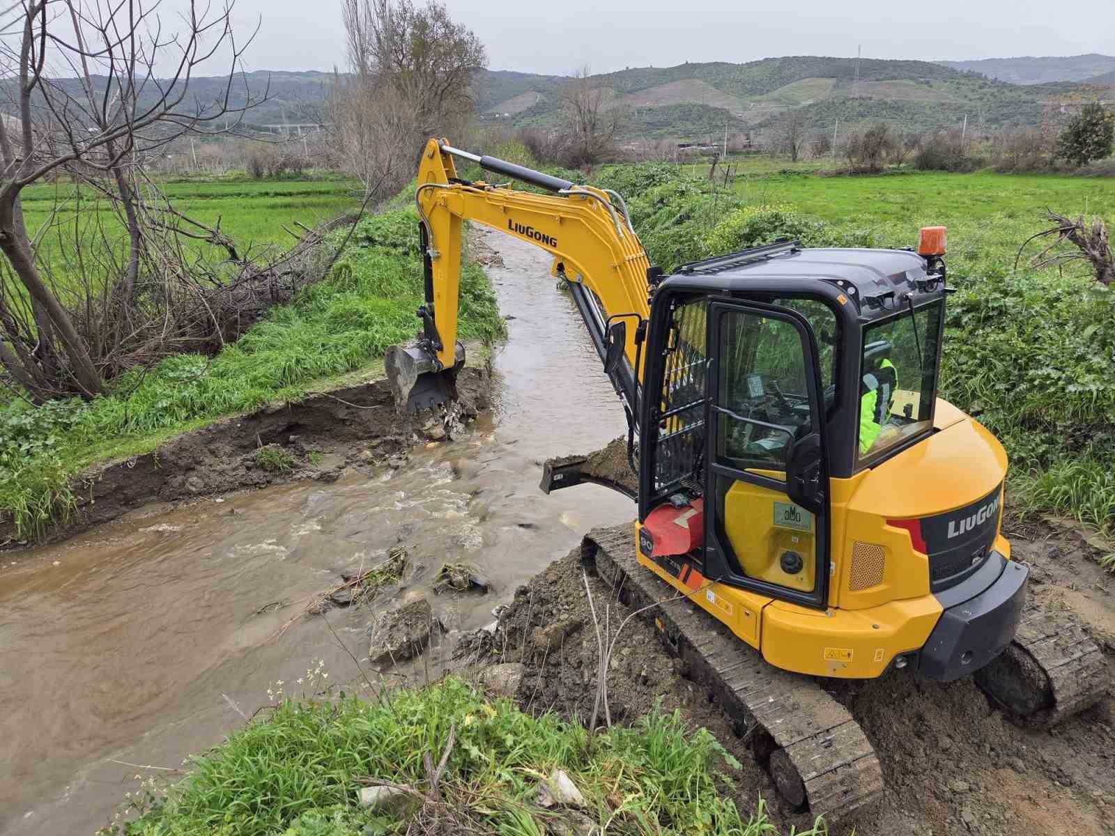 Yenipazarda Yagis Sonrasi Yol Bakim Ve Parke Calismalari Suruyor C9Bf5E1F9925452Bdf1667759B60758A
