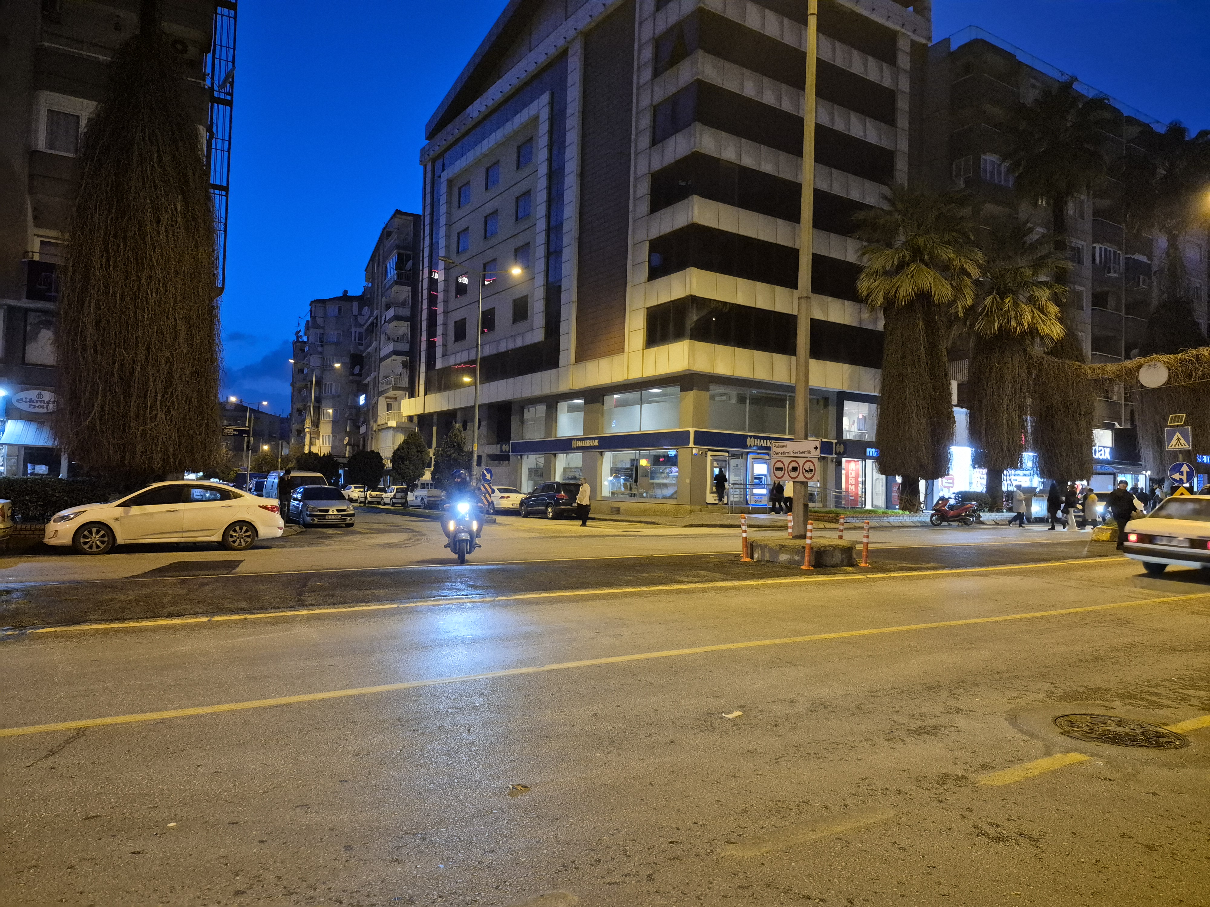 Yillardir Kapaliydi Efelerdeki O Kavsak Yeniden Trafige Acildi 639563 84F66639Ed217E6E31E59Cb560Bd7C33