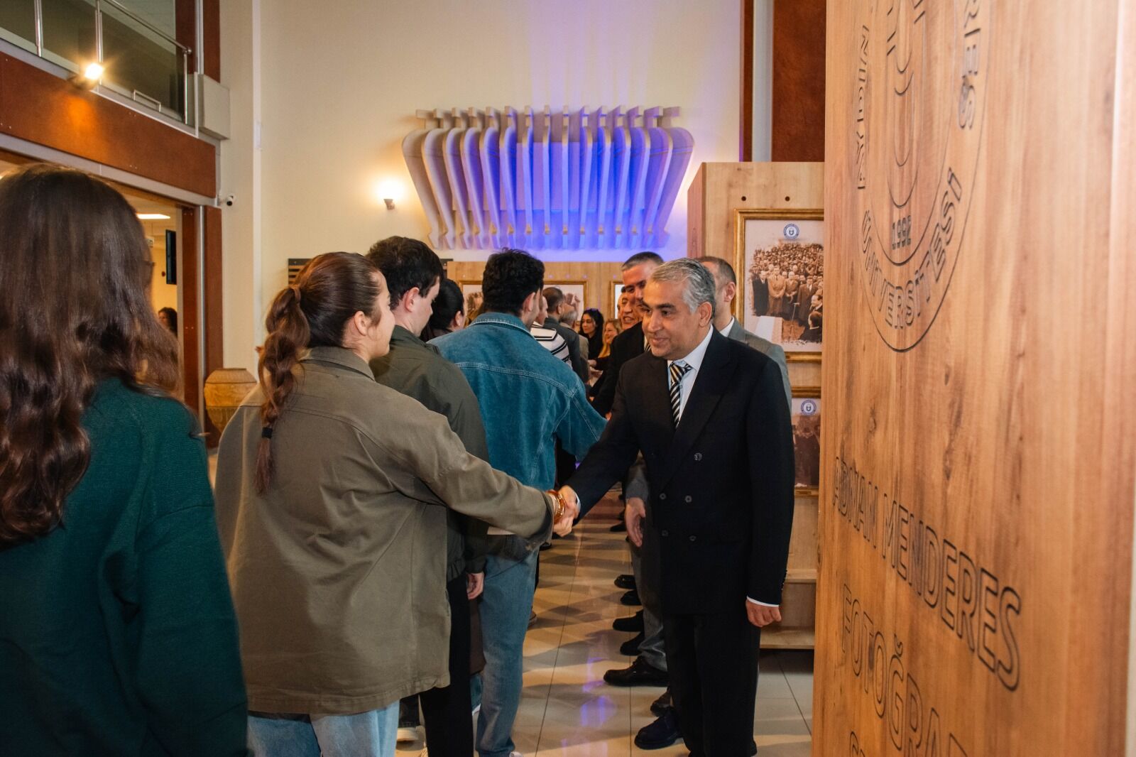 Adu Ailesi Bayramlasti 648350 7392E4Ea31Cff15B8A054Fc18C51745D