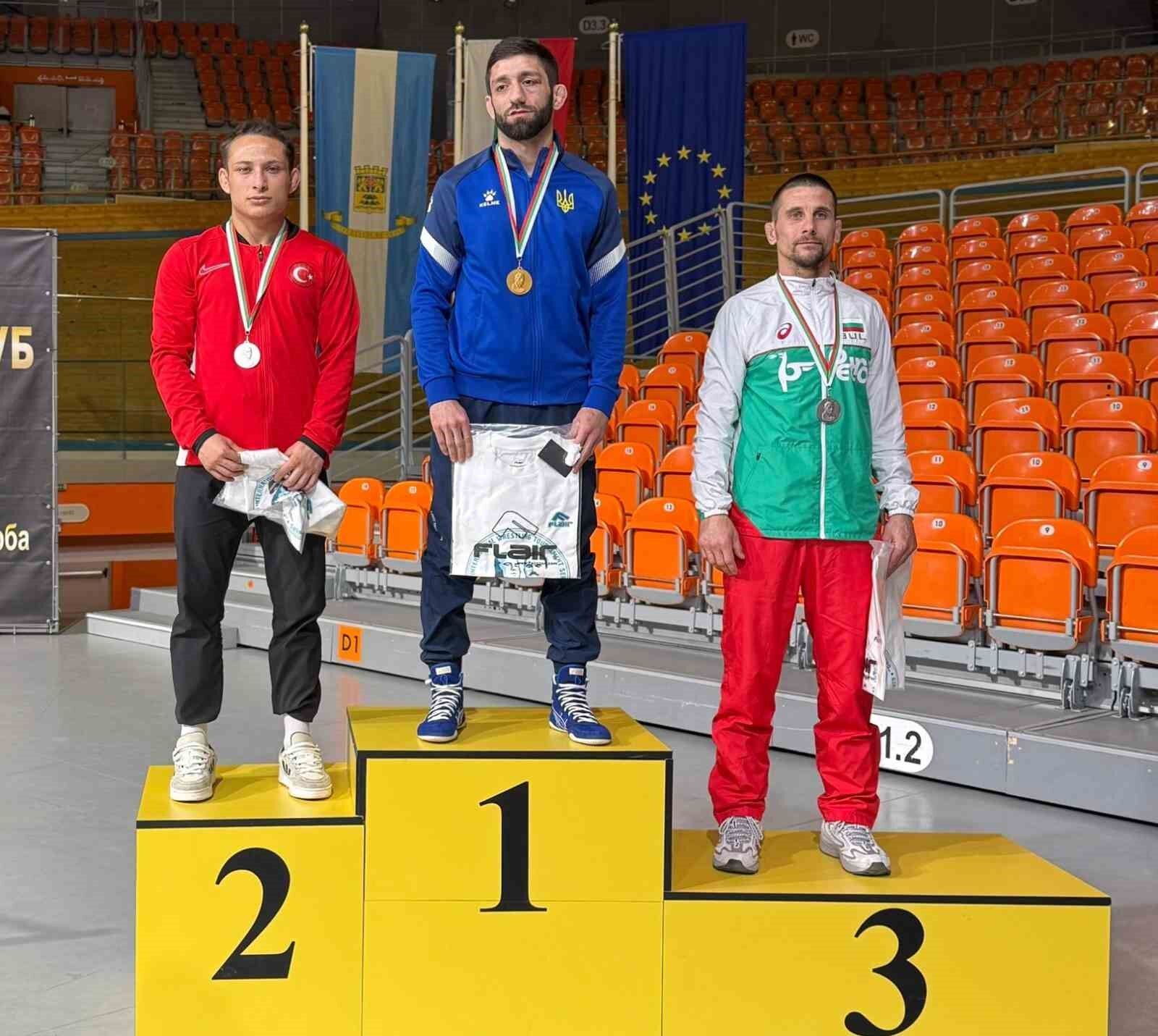 Adulu Guresci Uluslararasi Turnuvada Gumus Madalya Kazandi 24Ccb30E38Ebe1Dfe32489D7972E3Fb5