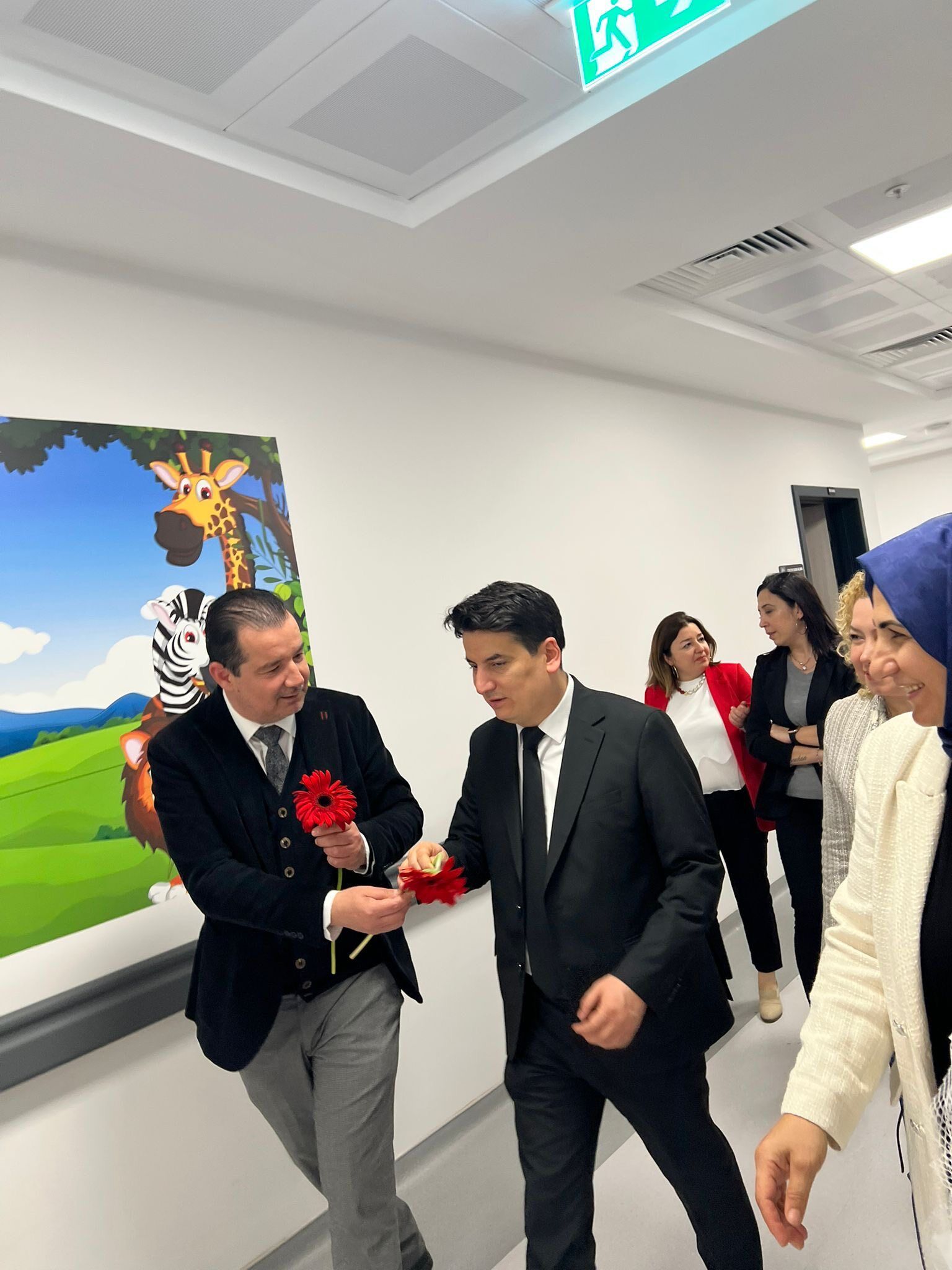 Ak Parti Efelerden Saglik Personeline Moral Ziyareti 647924 F10Cfbe4770Dd778F03F42872794Af17