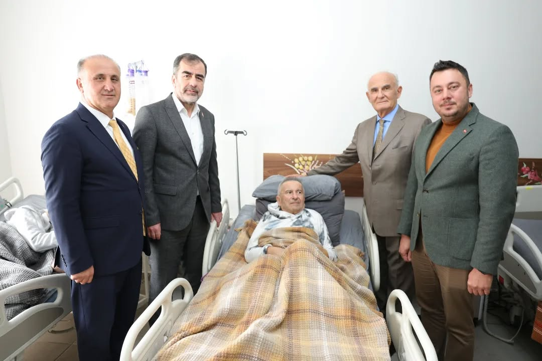 Ak Partiden Eski Baskana Vefa Ziyareti 649516 6D16Cb9Cf1421D7Bf624Dbeef572Cc9F