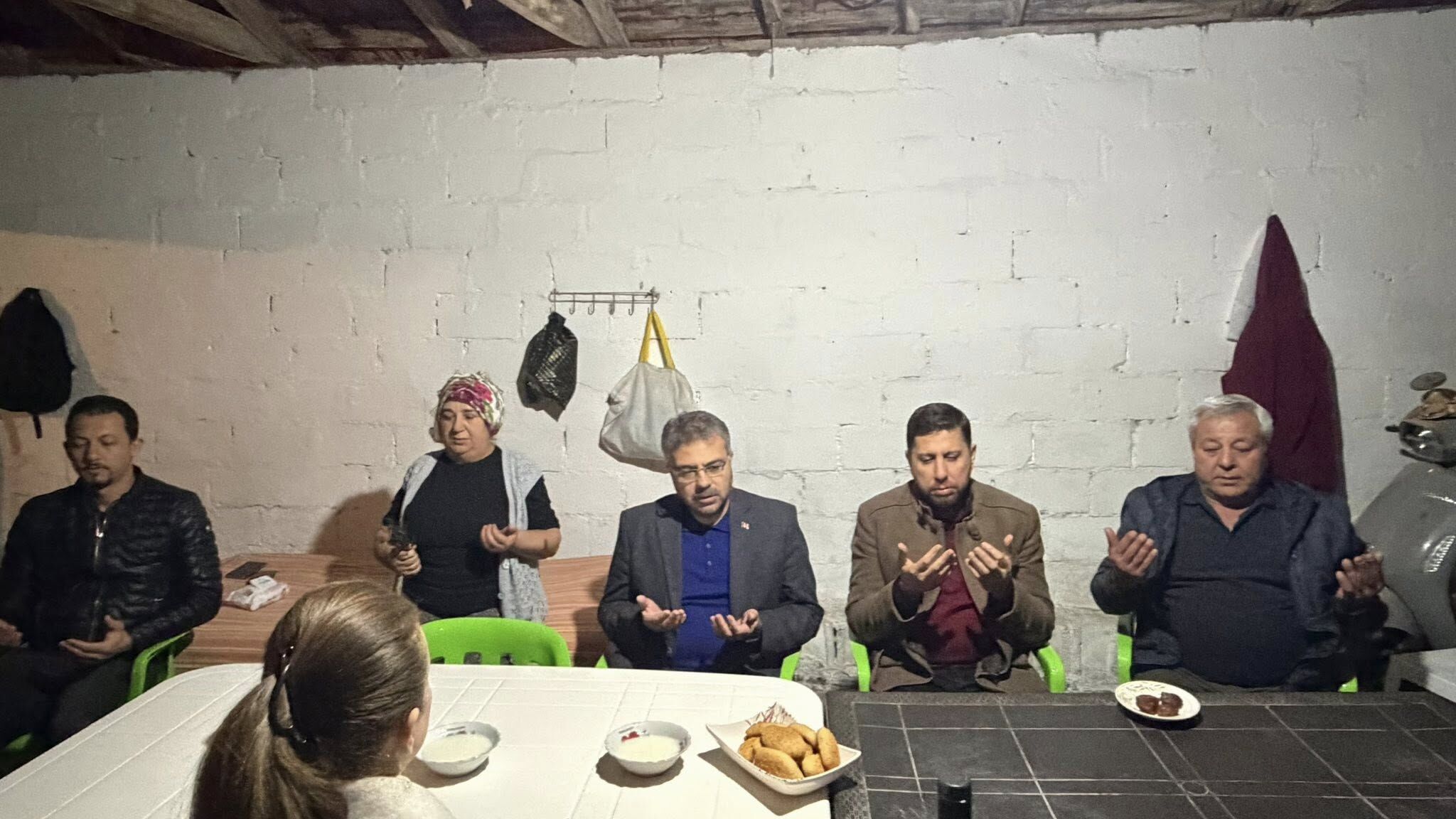 Ak Partili Ozmen Cineli Ailenin Iftar Sofrasina Konuk Oldu 643707 6175400237A831Aebd04E7B6Da8F8C1B