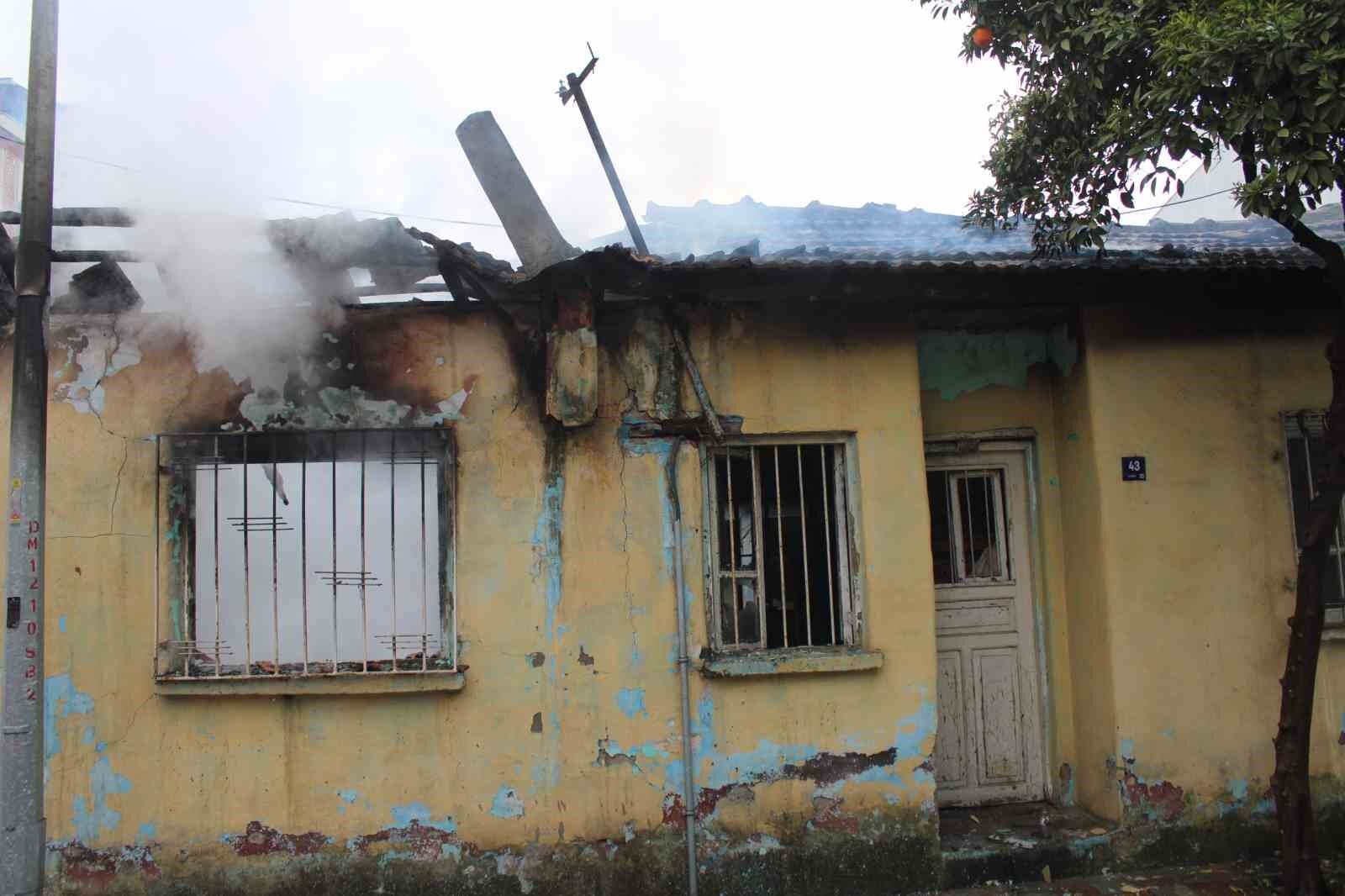 Alevler Evi Sardi Mahallede Panik Yasandi 614Fd646Ebf2A55Eb69C149542A309E4