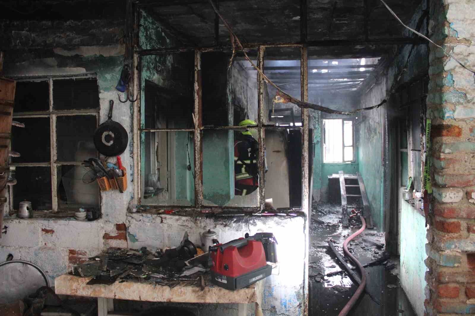 Alevler Evi Sardi Mahallede Panik Yasandi 8Ac743Fad50F1Cfd4Db4E8D7C063E3Dc