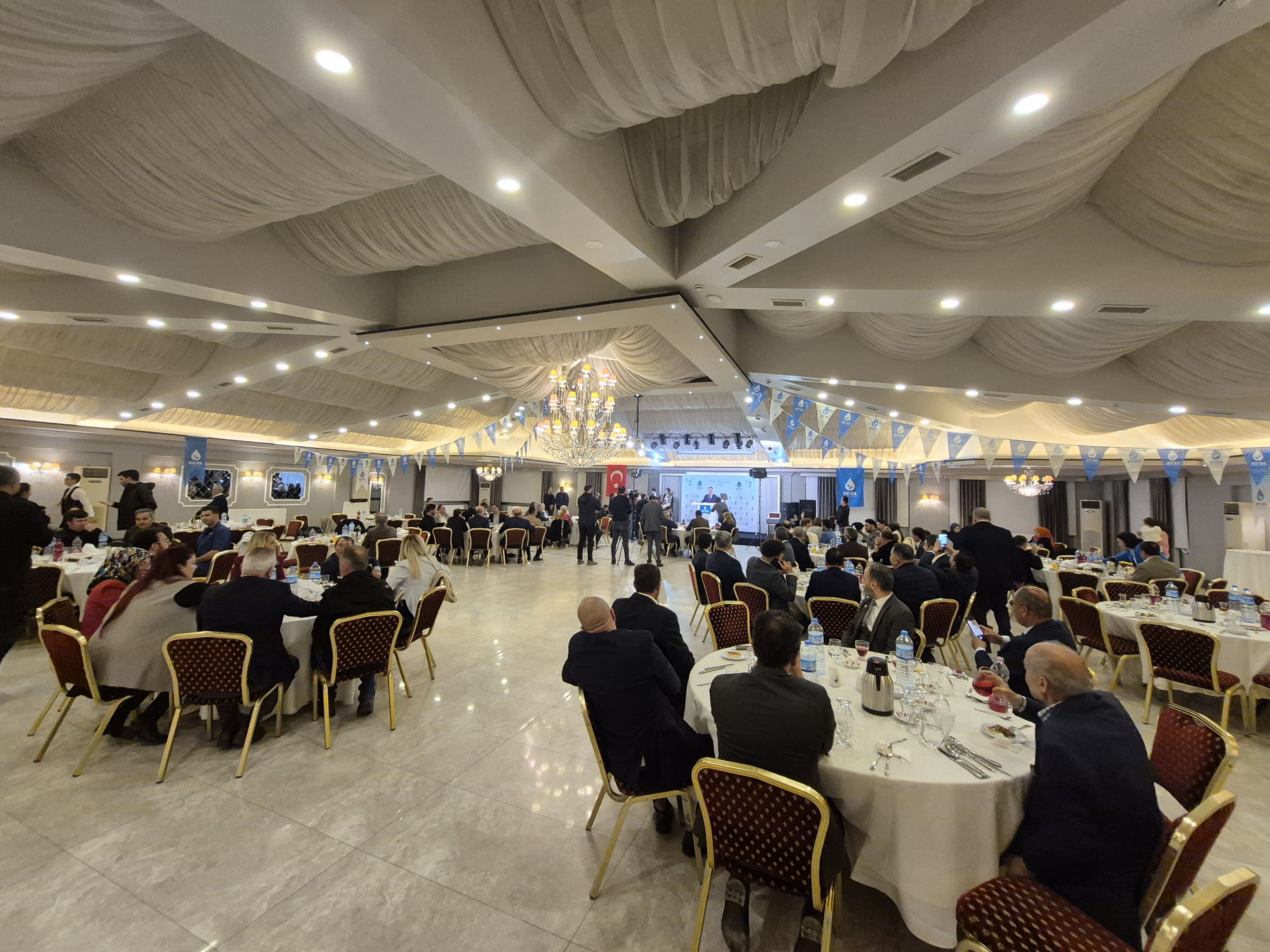 Ali Babacan Aydinlilarla Iftar Sofrasinda Bulustu 646688 2C027Ee5Ec4Dc375Cad12Ace2Fbe8425