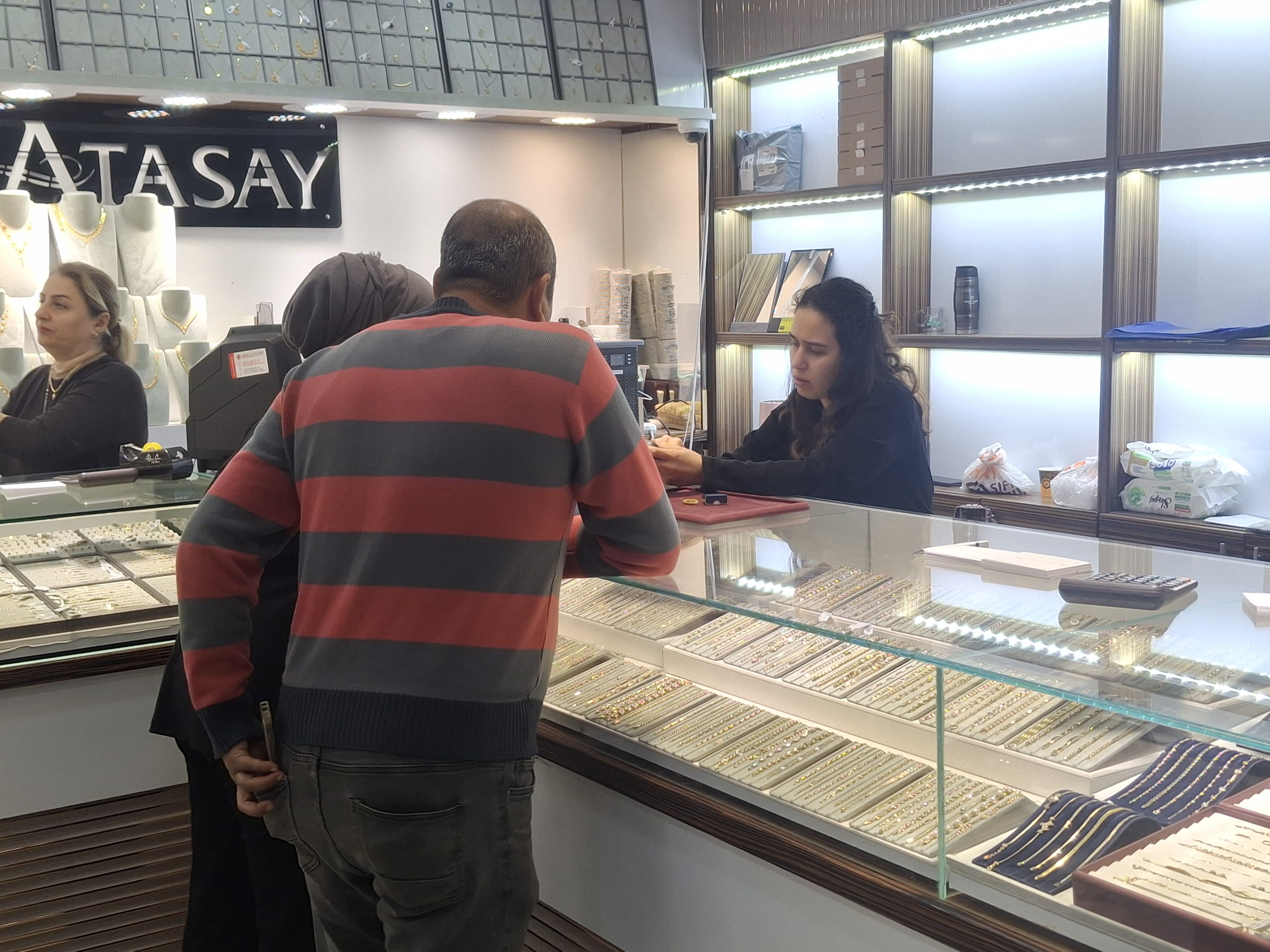 Altin Fiyatlari Dustu Didimde Kuyumcularda Hareketlilik Basladi 649223 4B8F7F3C80Efd89Fdb39D50Ac8A067C5