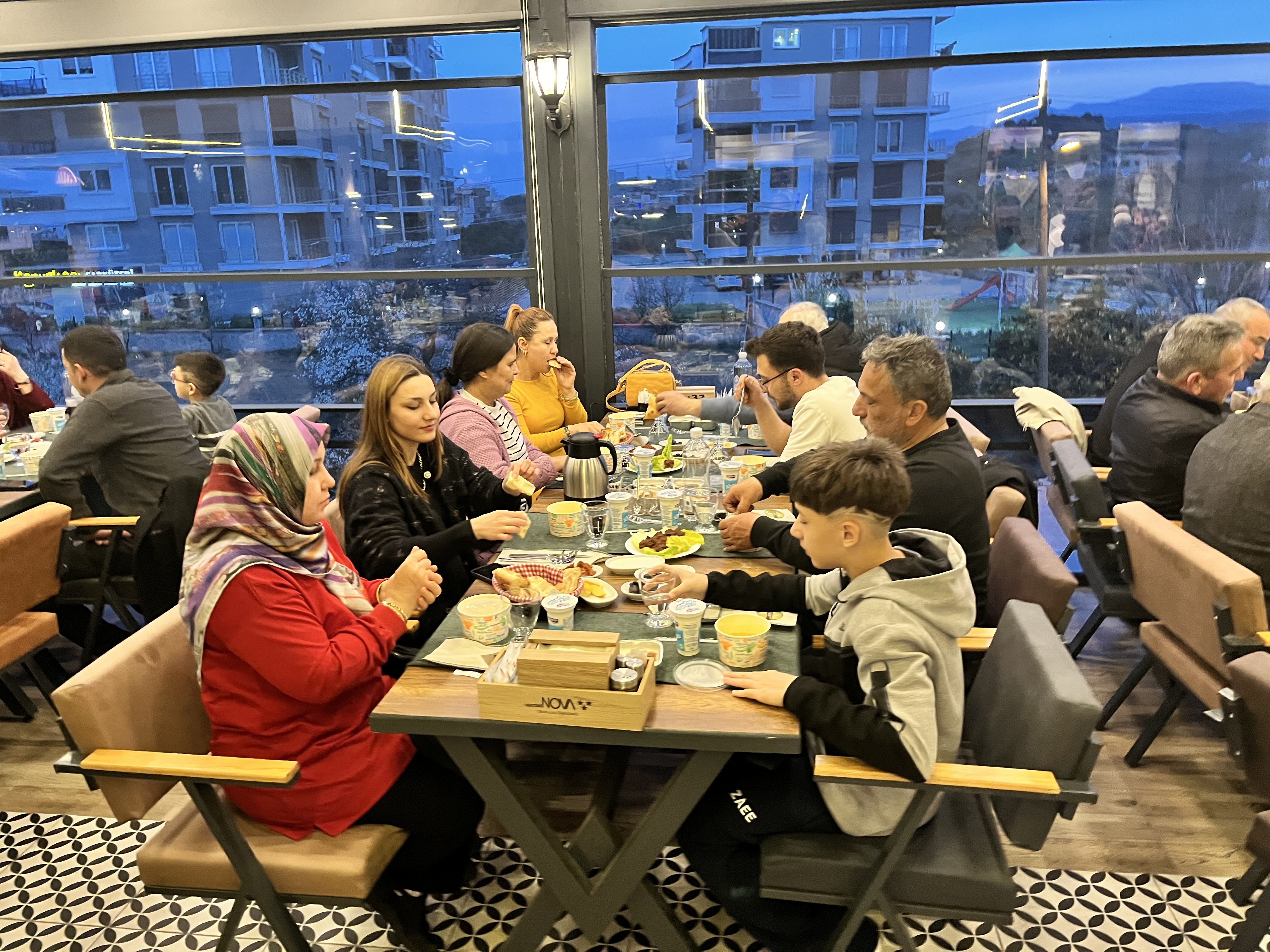 Anahtar Parti Nazillide Iftar Sofrasinda Bulustu 648395 B7D3Aca6D252Abf8B61Aedc392E27446