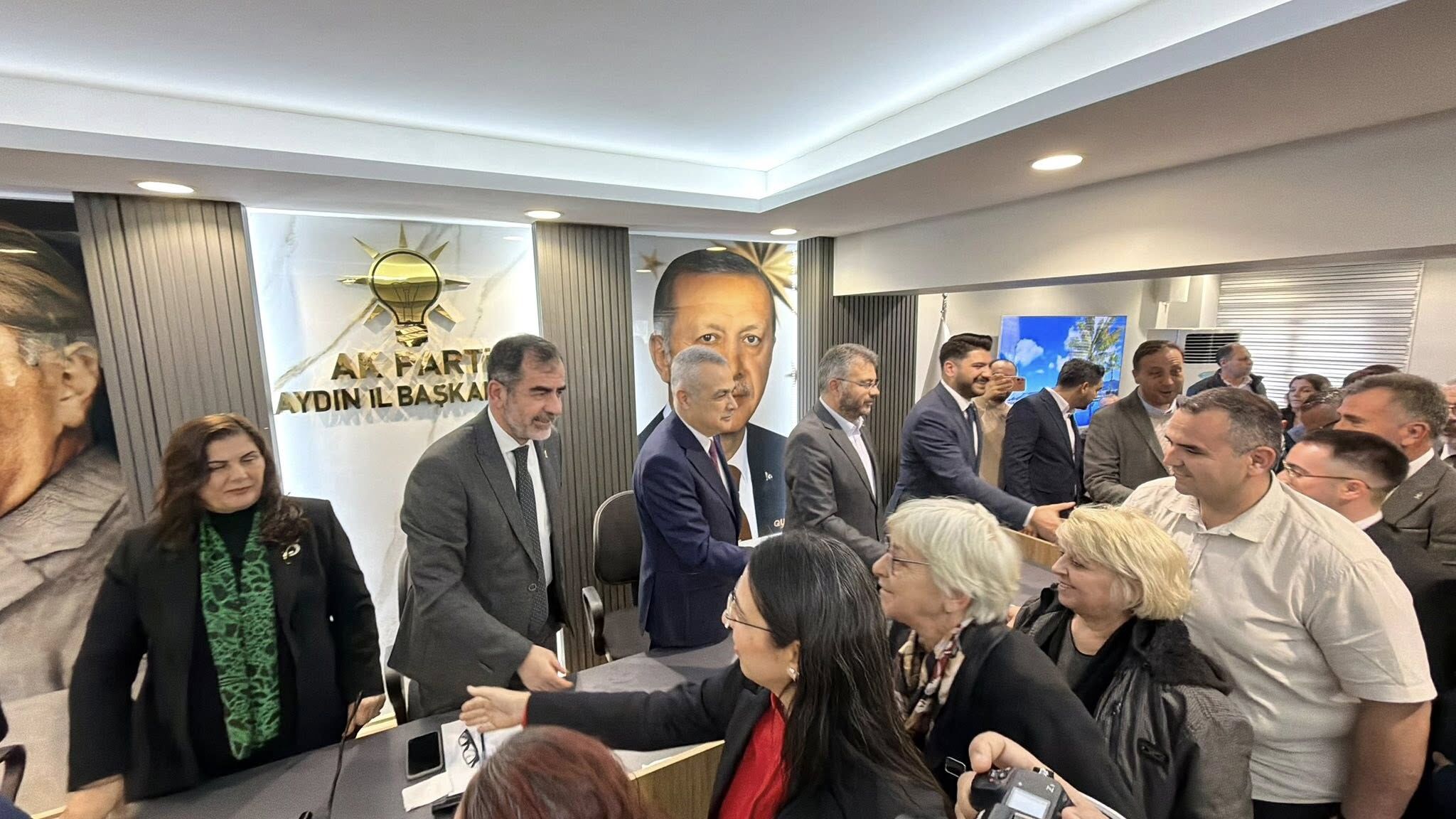 Aydin Ak Partide Bayramlasma Cercioglu Ilke Taniklik Etti Duzeltme 648064 F7D8B53B61D179F2D06Eea2Bd6724977