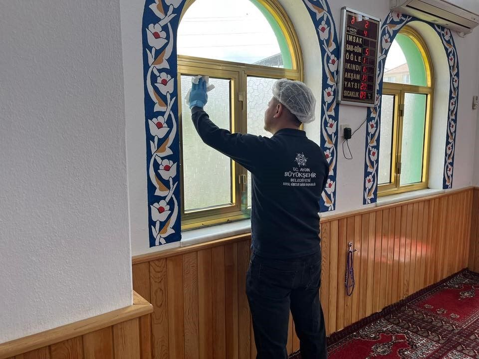 Aydin Buyuksehirden Karacaorende Camilerde Temizlik Calismasi 08Bae0E3072D85Db2F91D5De8294C1B7
