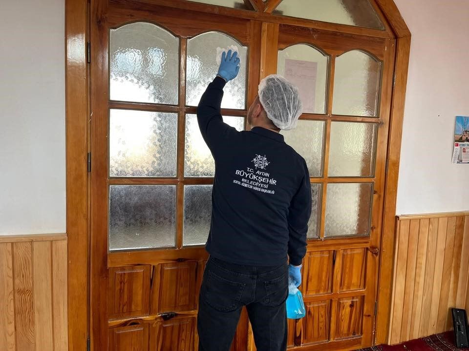 Aydin Buyuksehirden Karacaorende Camilerde Temizlik Calismasi Adebce6D0637Bbb4149Bf6Cd8842787A