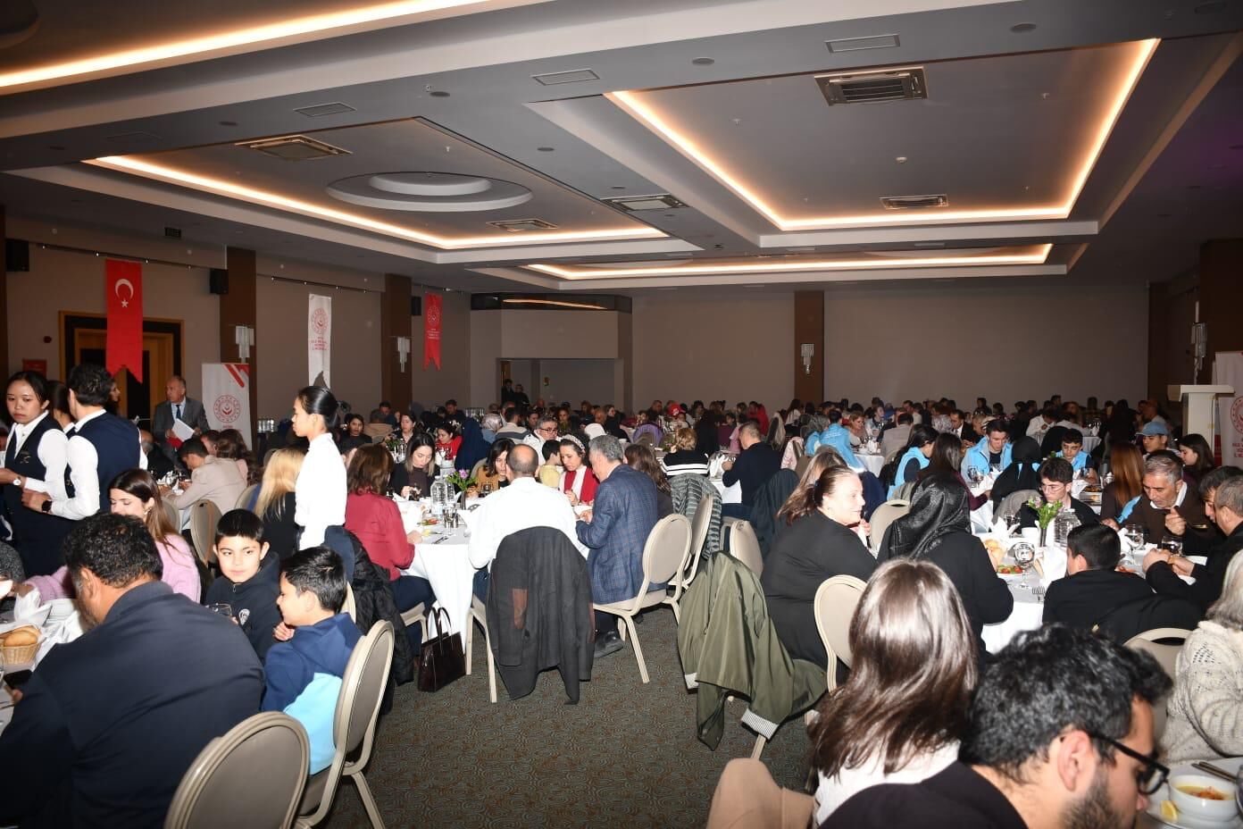 Aydinda Buyuk Aile Bulusmasi 643868 39A5Dae5Ea557Cde6D1Fc5684A86Fa2B