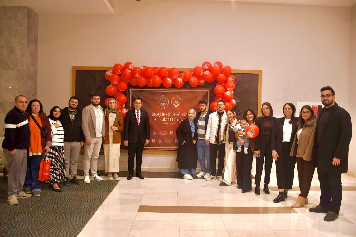 Aydinda Buyuk Aile Bulusmasi 643868 Cb0616Ccf030D0A7360B2406Df5Af02C