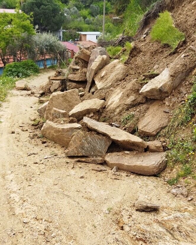 Aydinda Heyelan Dagdan Kopan Kayalar Yollari Kapatti 651364 9553610C0963Bcba071C8601Ee351387
