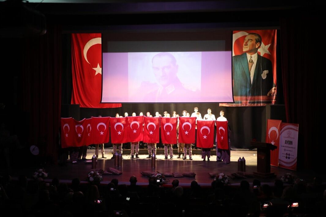 Aydinda Istiklal Marsinin Kabulu Kutlandi Ogrencilerin Gosterisi Buyuk Alkis Aldi 646532 4A4478128E64C0E1E262476422822677