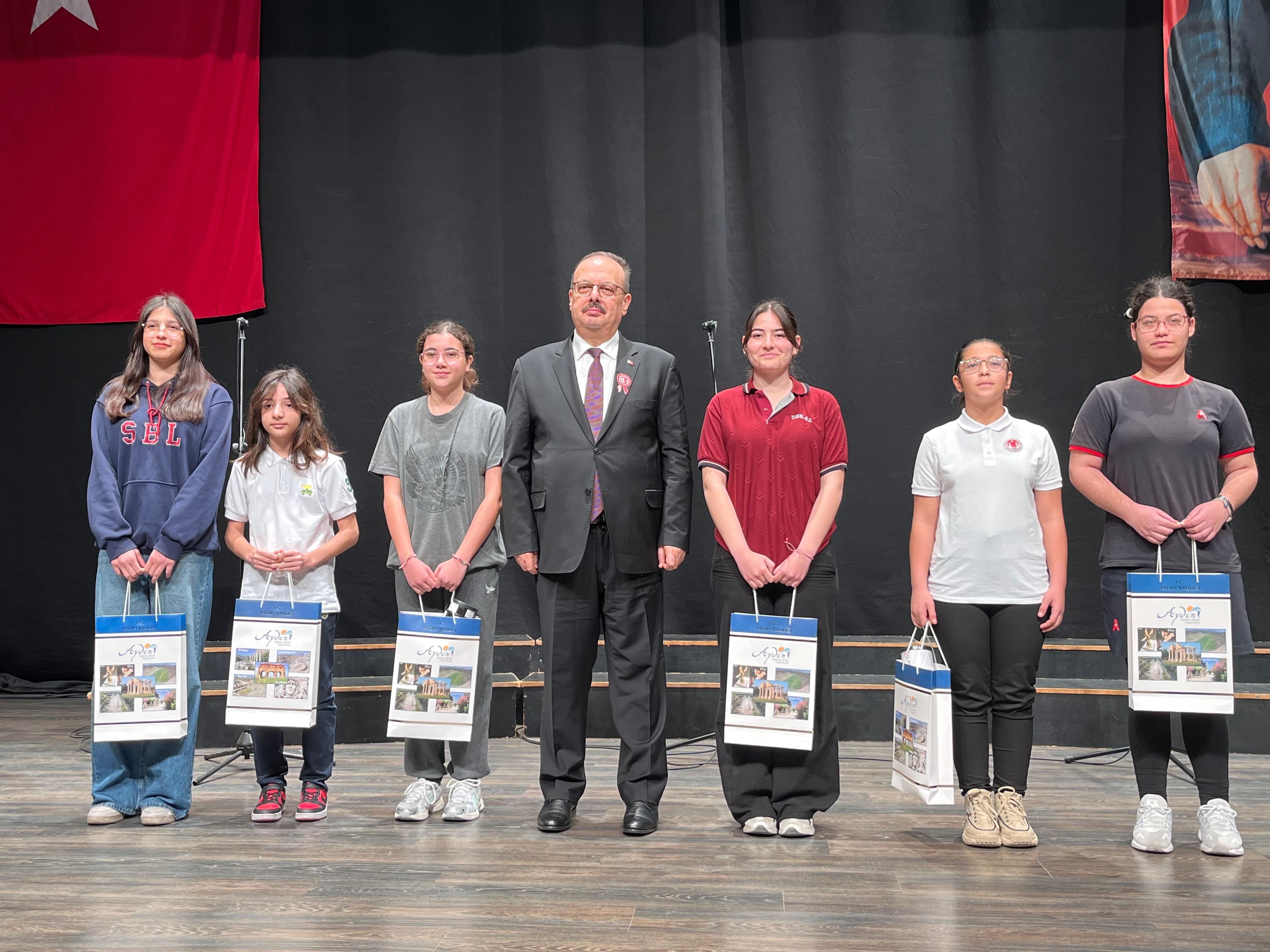 Aydinda Istiklal Marsinin Kabulu Kutlandi Ogrencilerin Gosterisi Buyuk Alkis Aldi 646532 6247694A64628B97D7957Ab14Ac04C6A