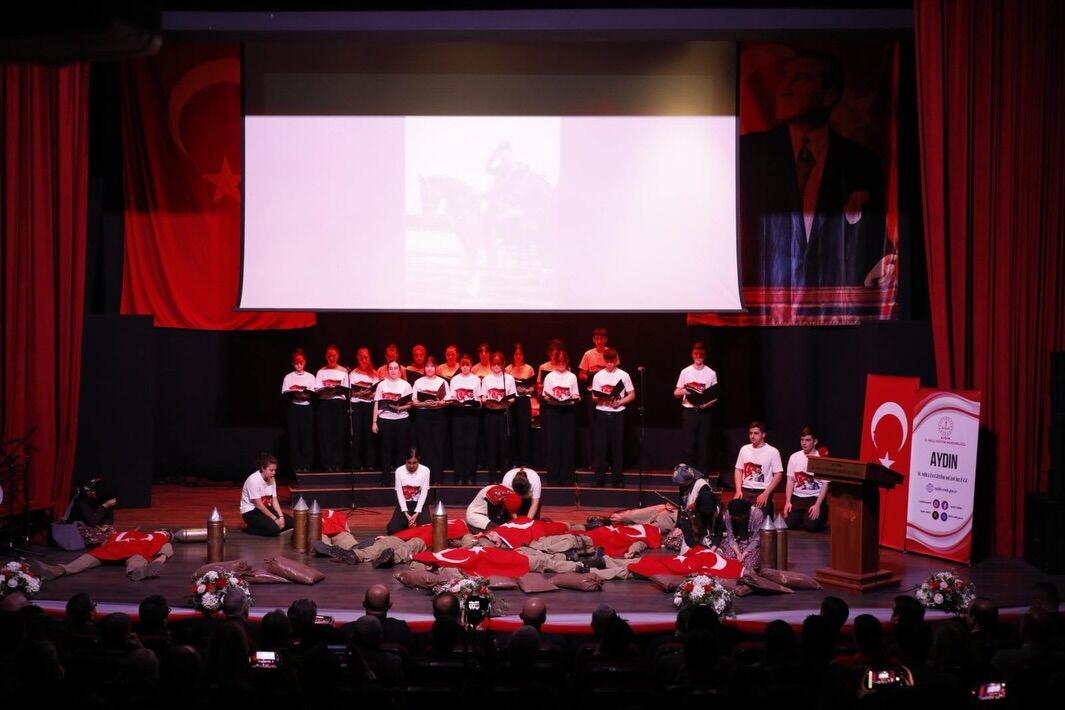 Aydinda Istiklal Marsinin Kabulu Kutlandi Ogrencilerin Gosterisi Buyuk Alkis Aldi 646532 F2499F7E78Ccc79E0F65Cbad099987F7