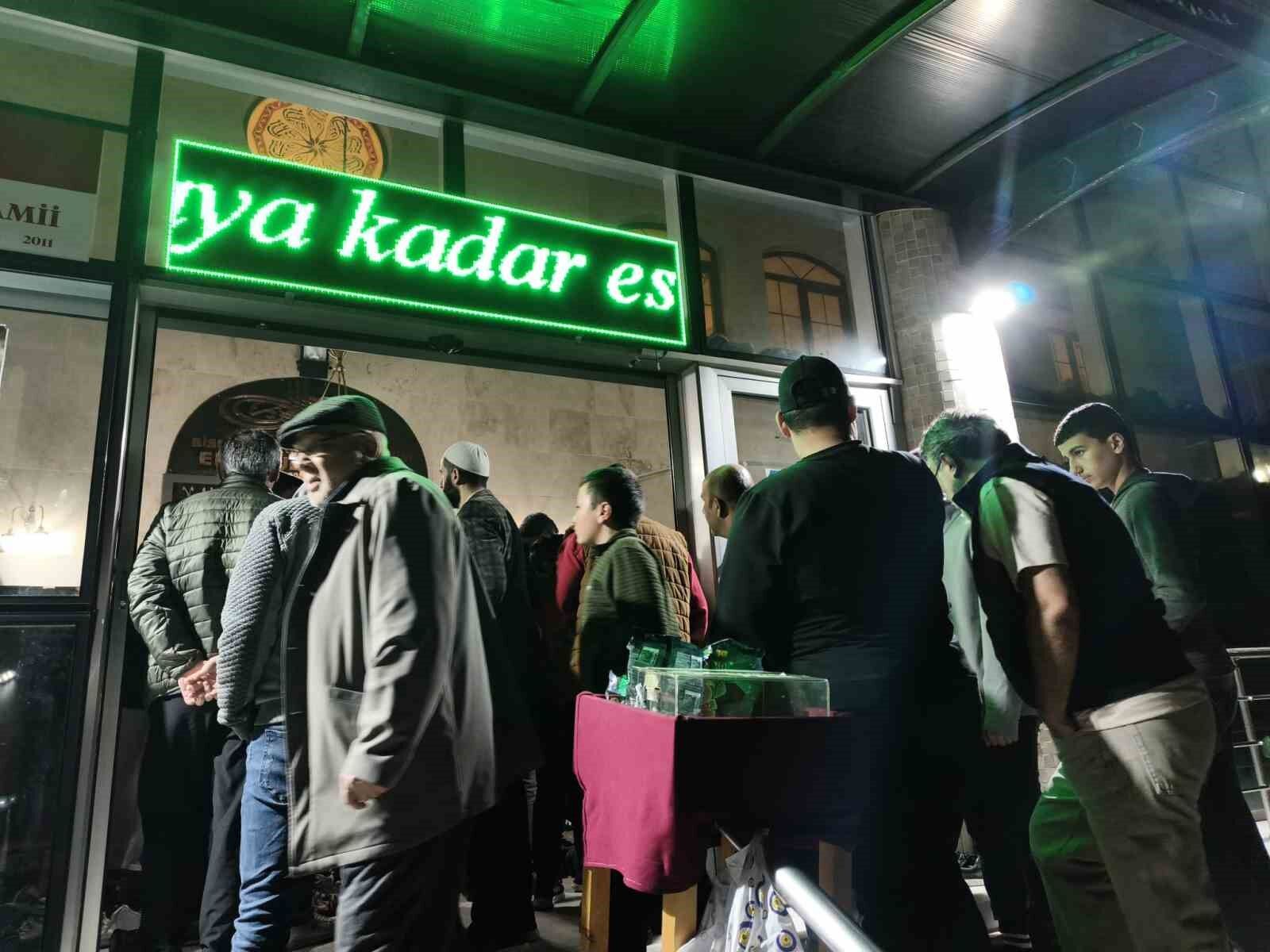 Aydinda Kadir Gecesinde Camiler Doldu Tasti 59D62C788929E927145725Ab0F457Ee4