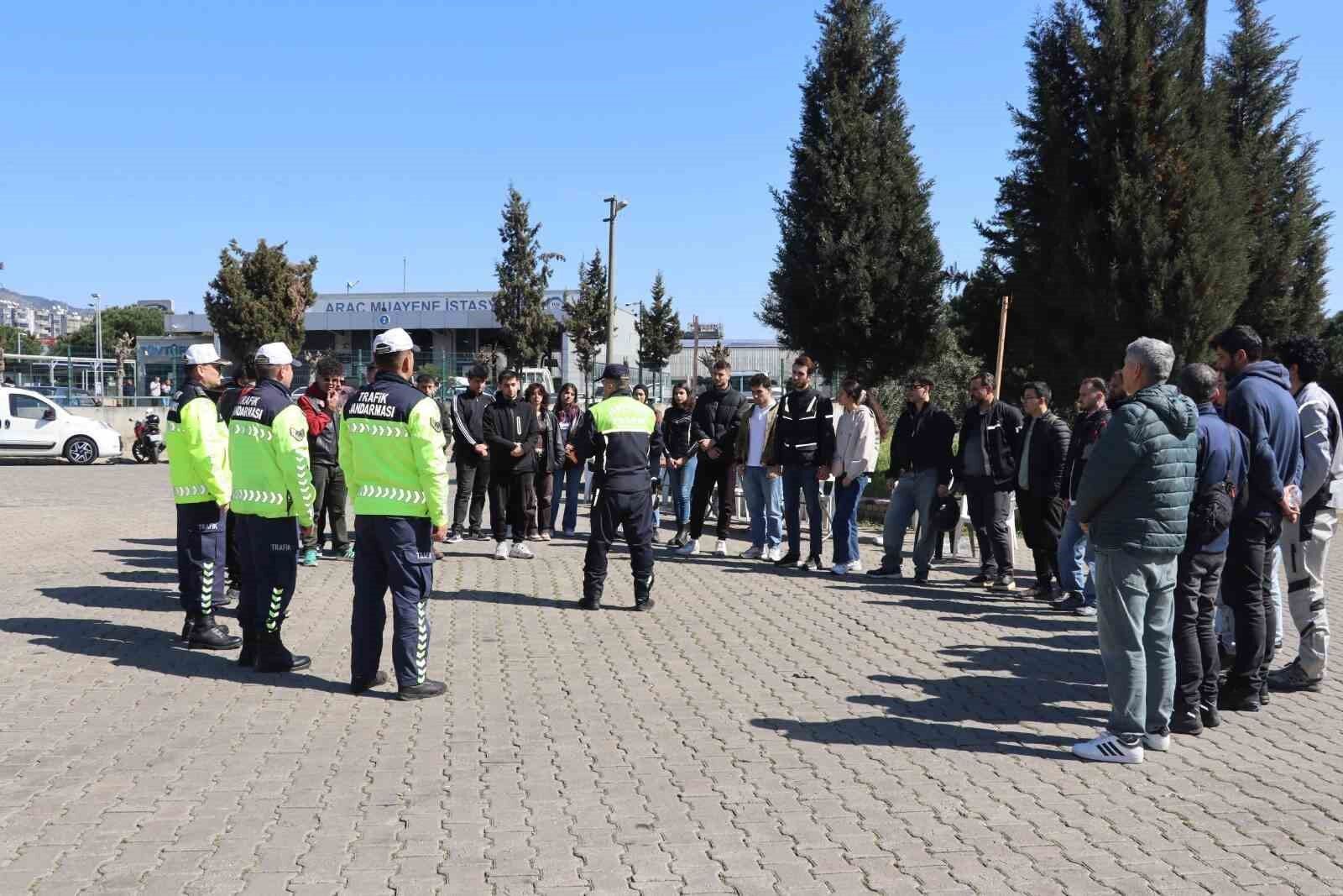 Aydinda Motosiklet Suruculerine Guvenli Surus Egitimi B15A8E3744D55009B59712F1176436Ab