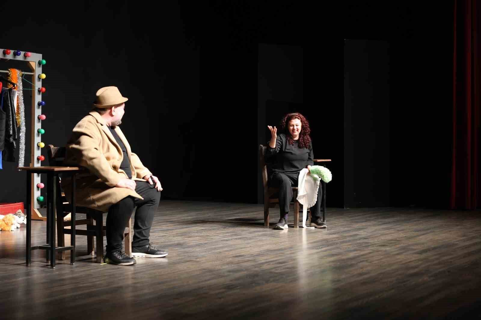 Aydinda Yetiskinler Ve Cocuklar Icin Tiyatro Etkinlikleri Sahnelendi 89925C73249D52E1213F9741E50424D9