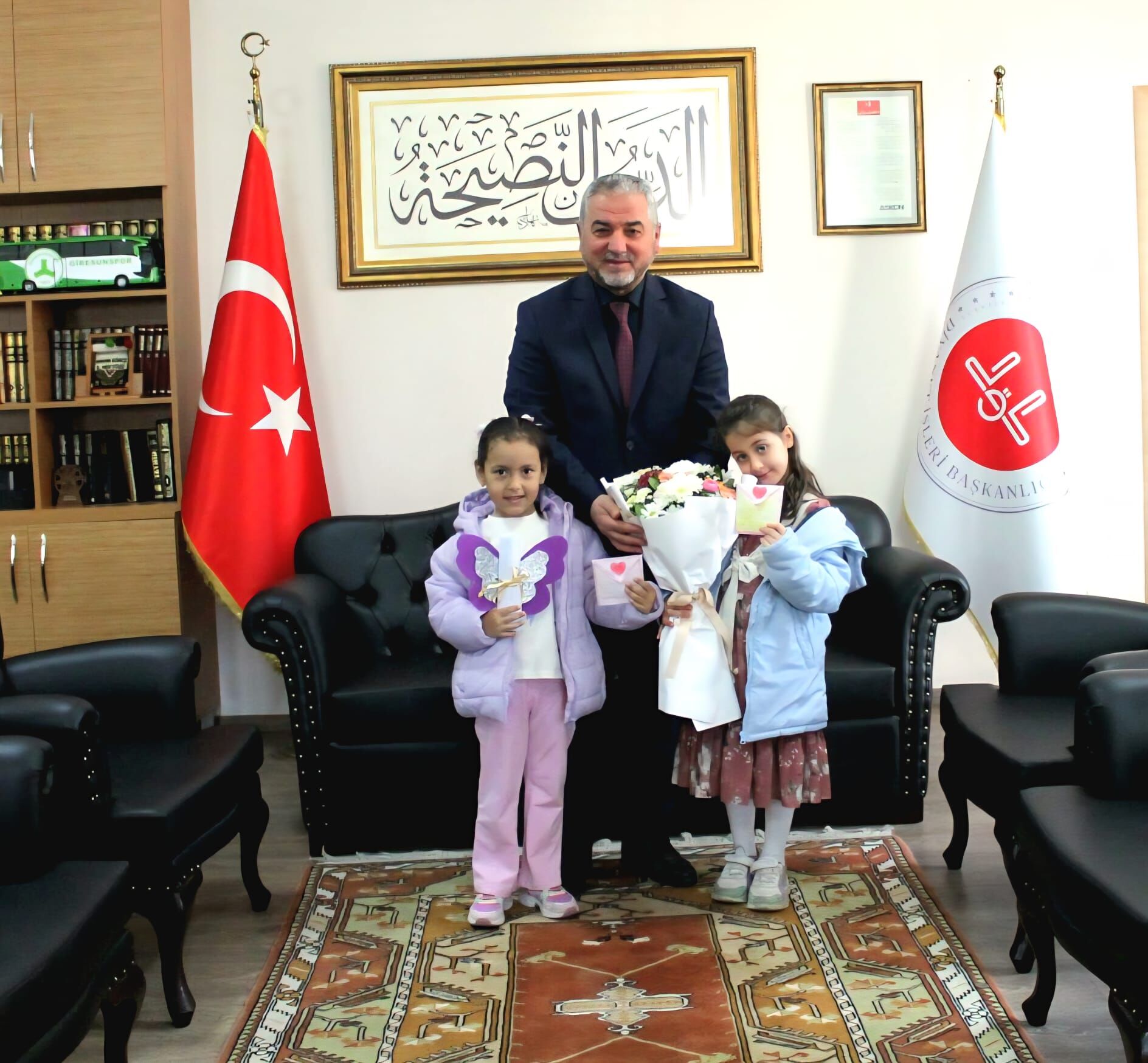 Aydinli Miniklerden Ornek Davranis 646667 31Eb5F211E2Db6981D58Cf1D518B6D3F